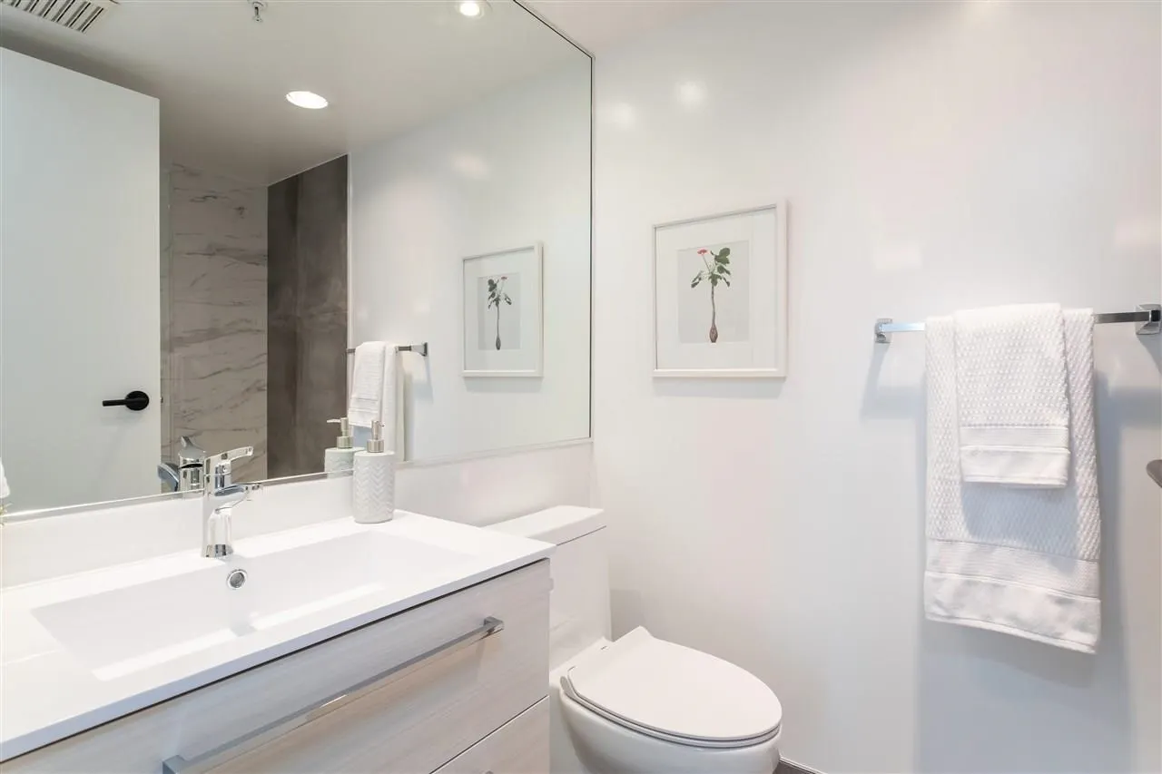 1228 Marinaside Crescent #605