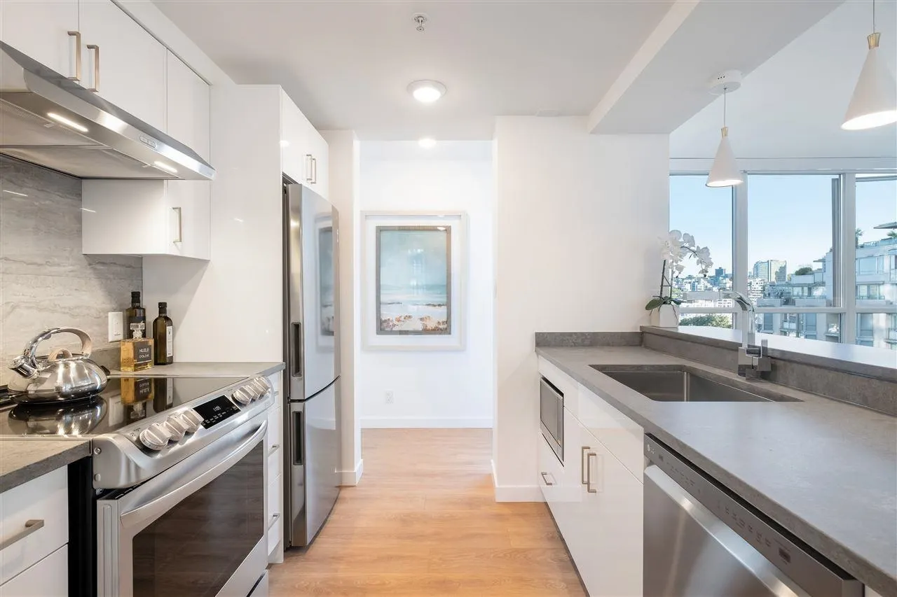 1228 Marinaside Crescent #605