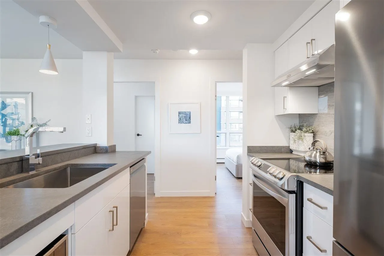 1228 Marinaside Crescent #605
