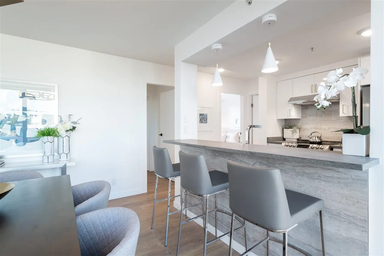 1228 Marinaside Crescent #605