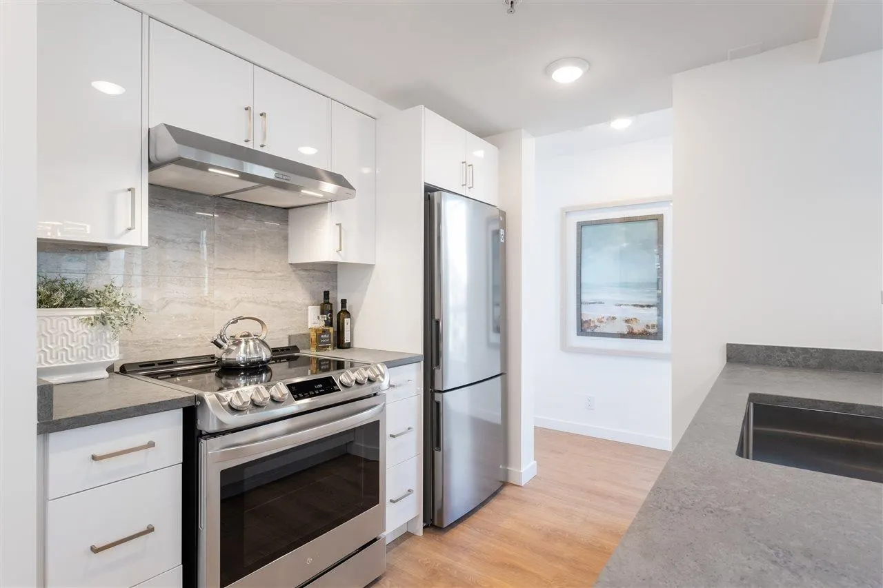 1228 Marinaside Crescent #605