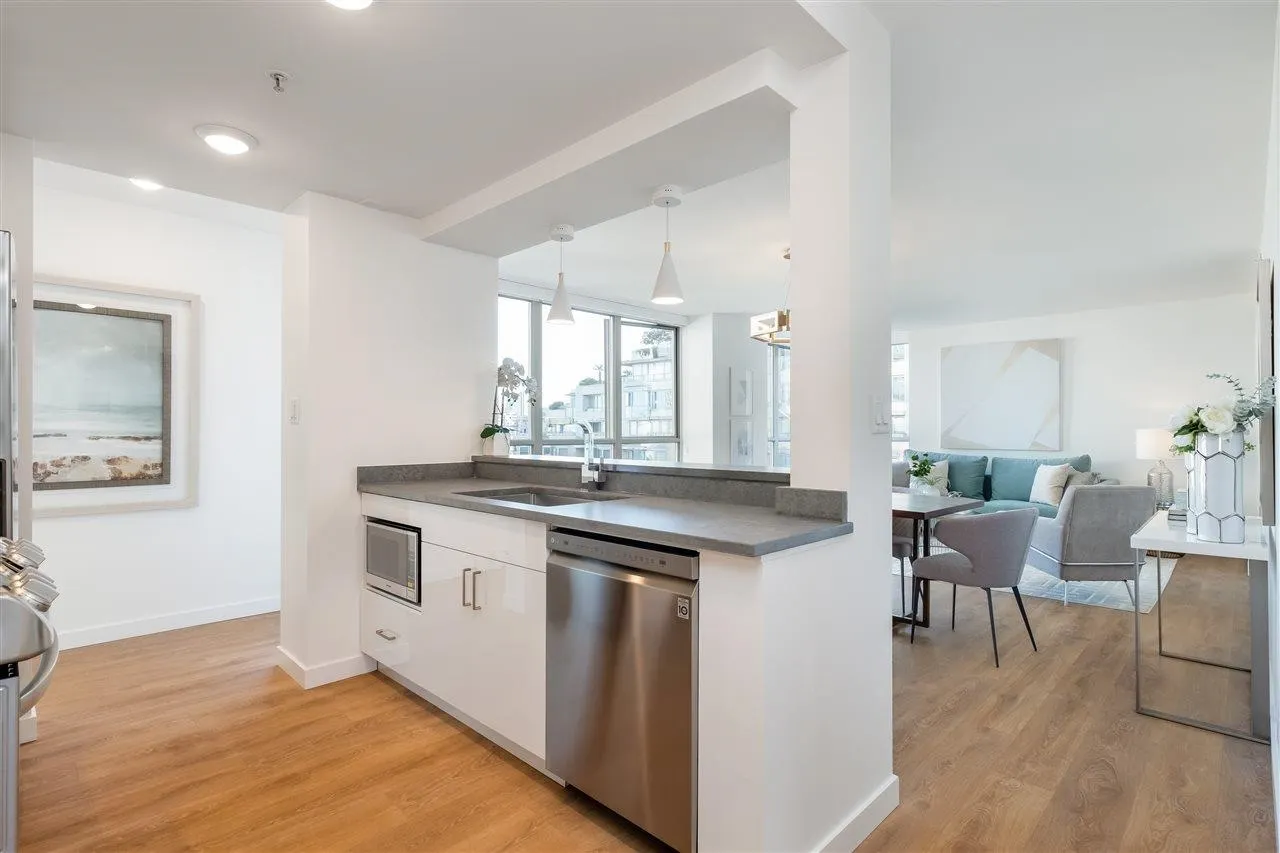1228 Marinaside Crescent #605
