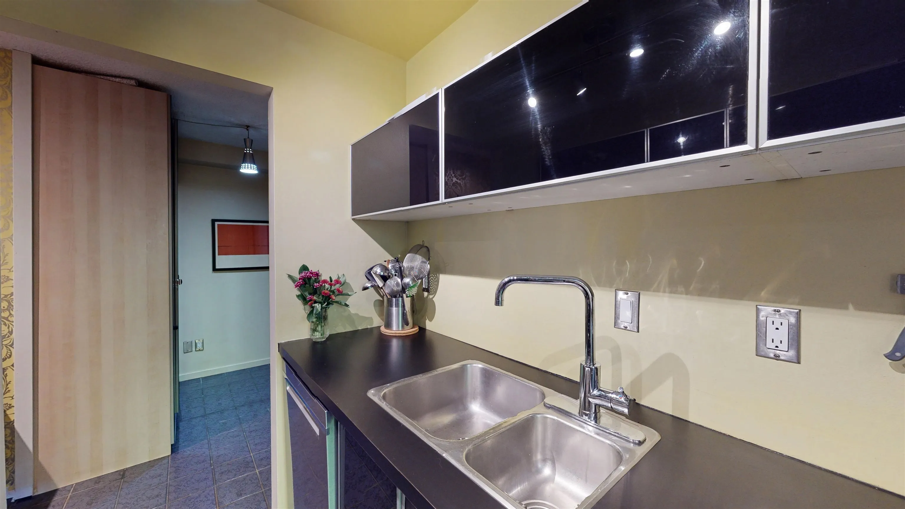 853 E 7th Avenue #111