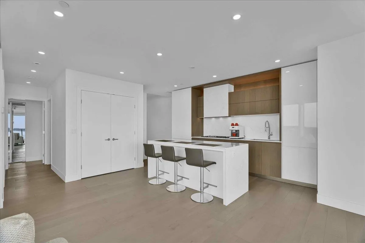 1342 Johnston Road #905