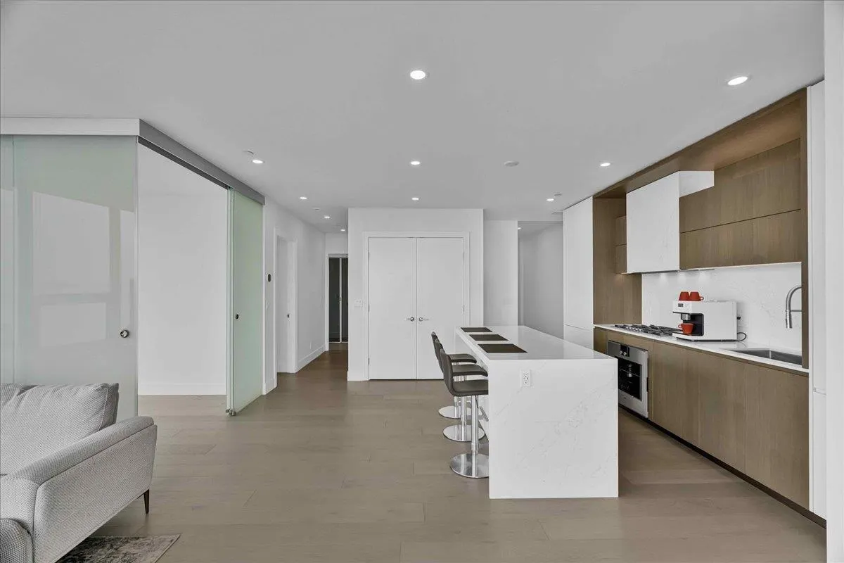 1342 Johnston Road #905