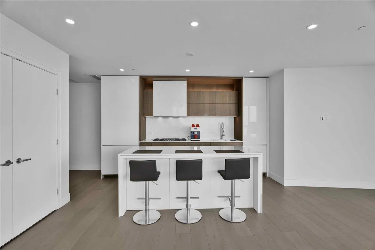 1342 Johnston Road #905