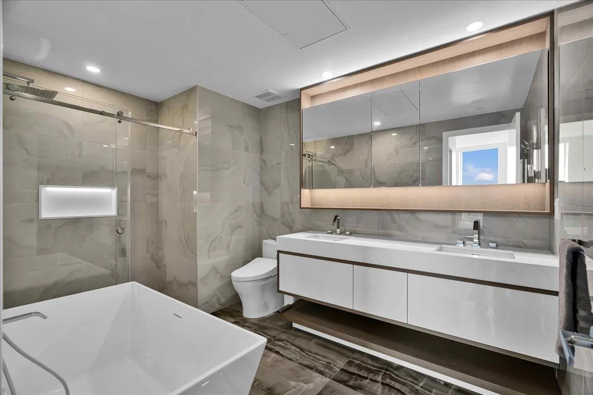 1342 Johnston Road #905