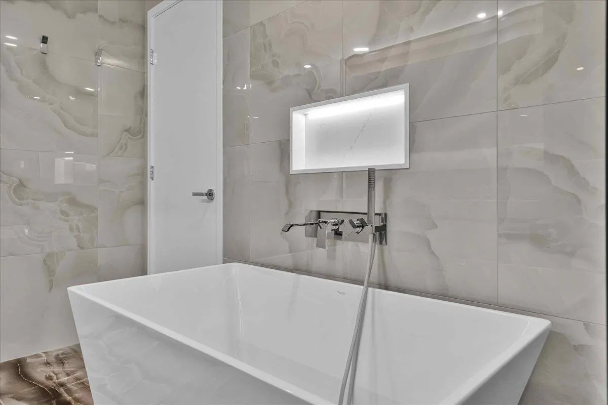 1342 Johnston Road #905