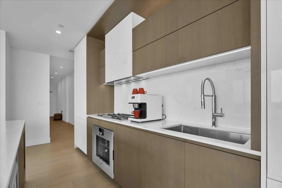 1342 Johnston Road #905