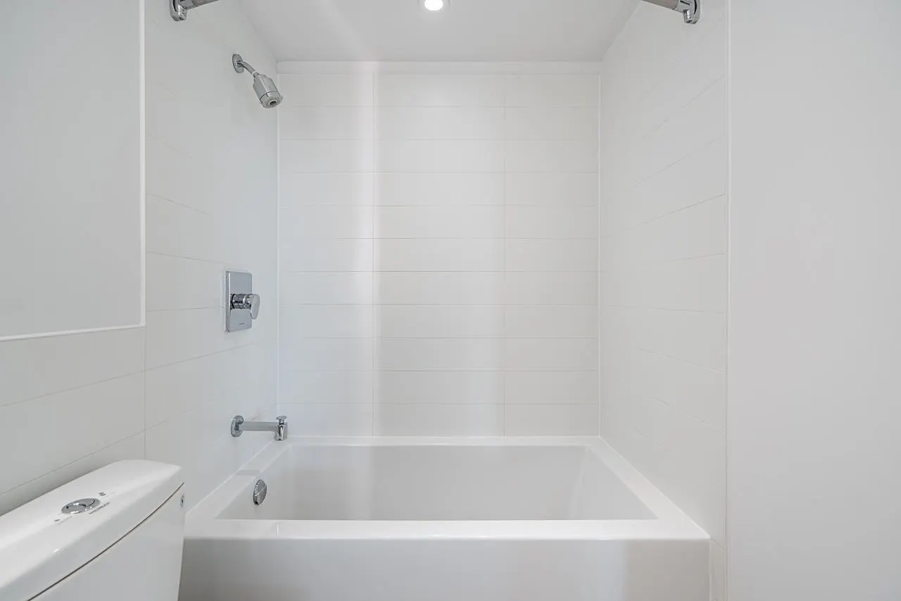 983 E Hastings Street #1006