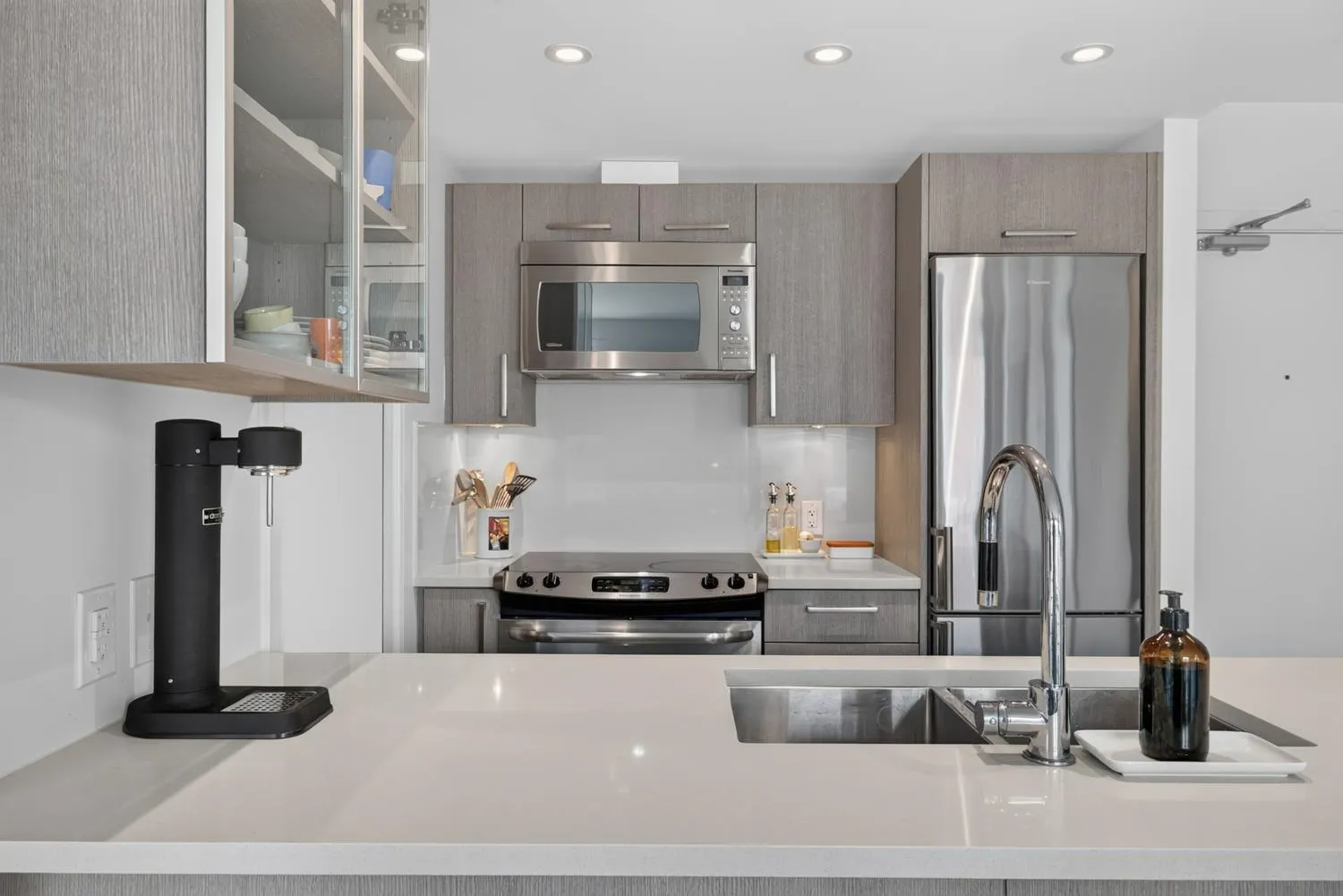 983 E Hastings Street #1009