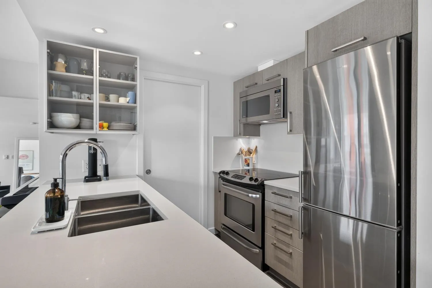 983 E Hastings Street #1009