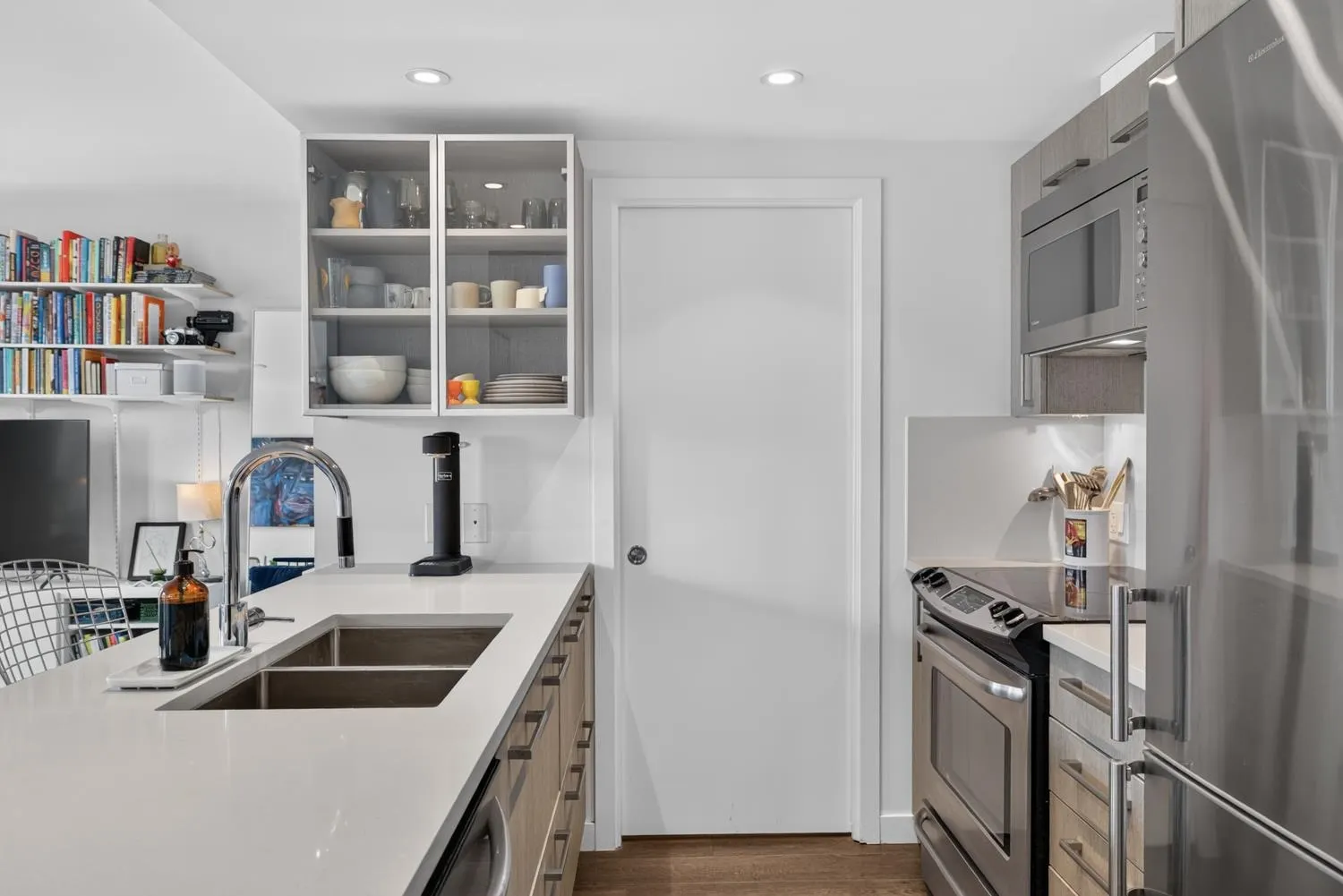 983 E Hastings Street #1009