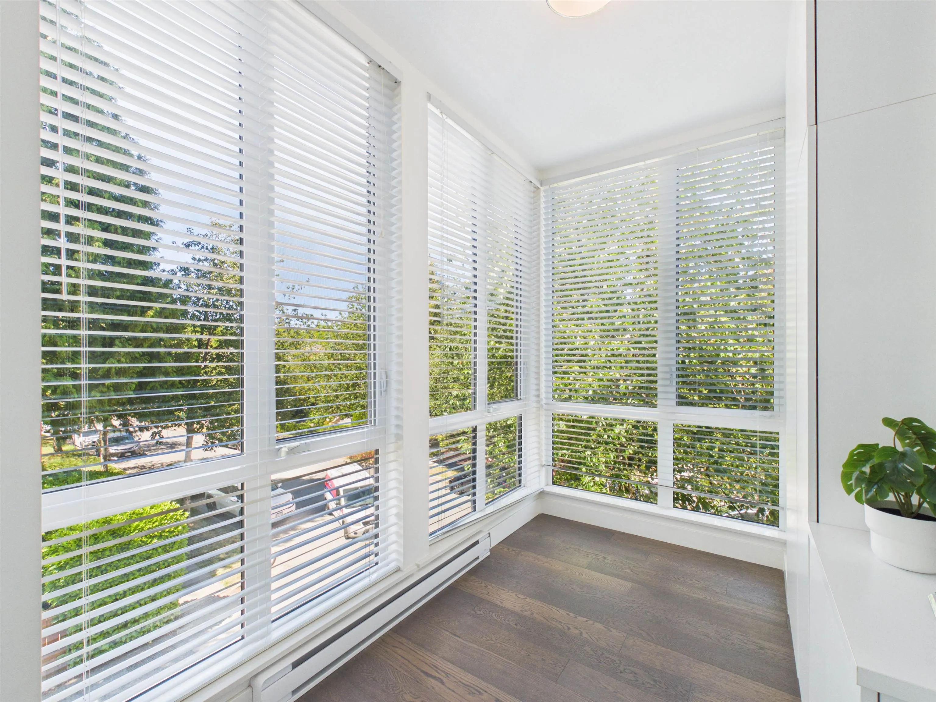 5325 West Boulevard #202