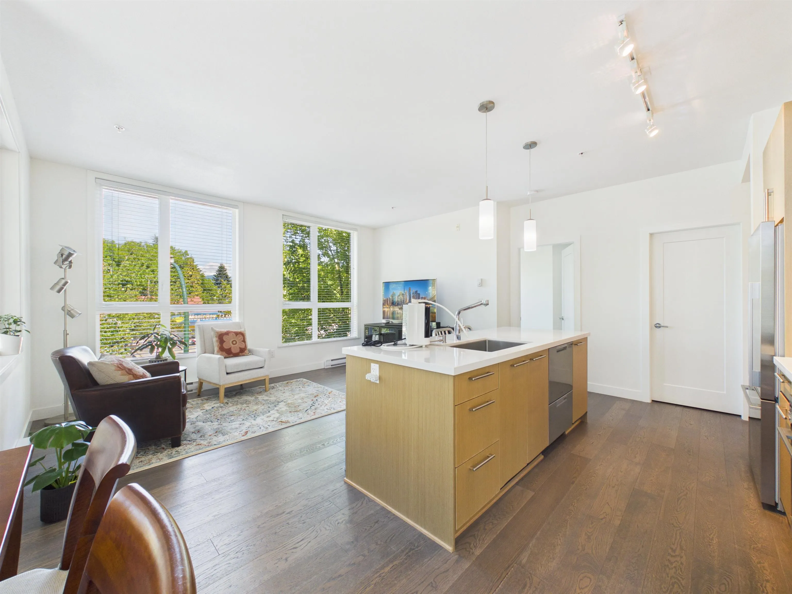 5325 West Boulevard #202
