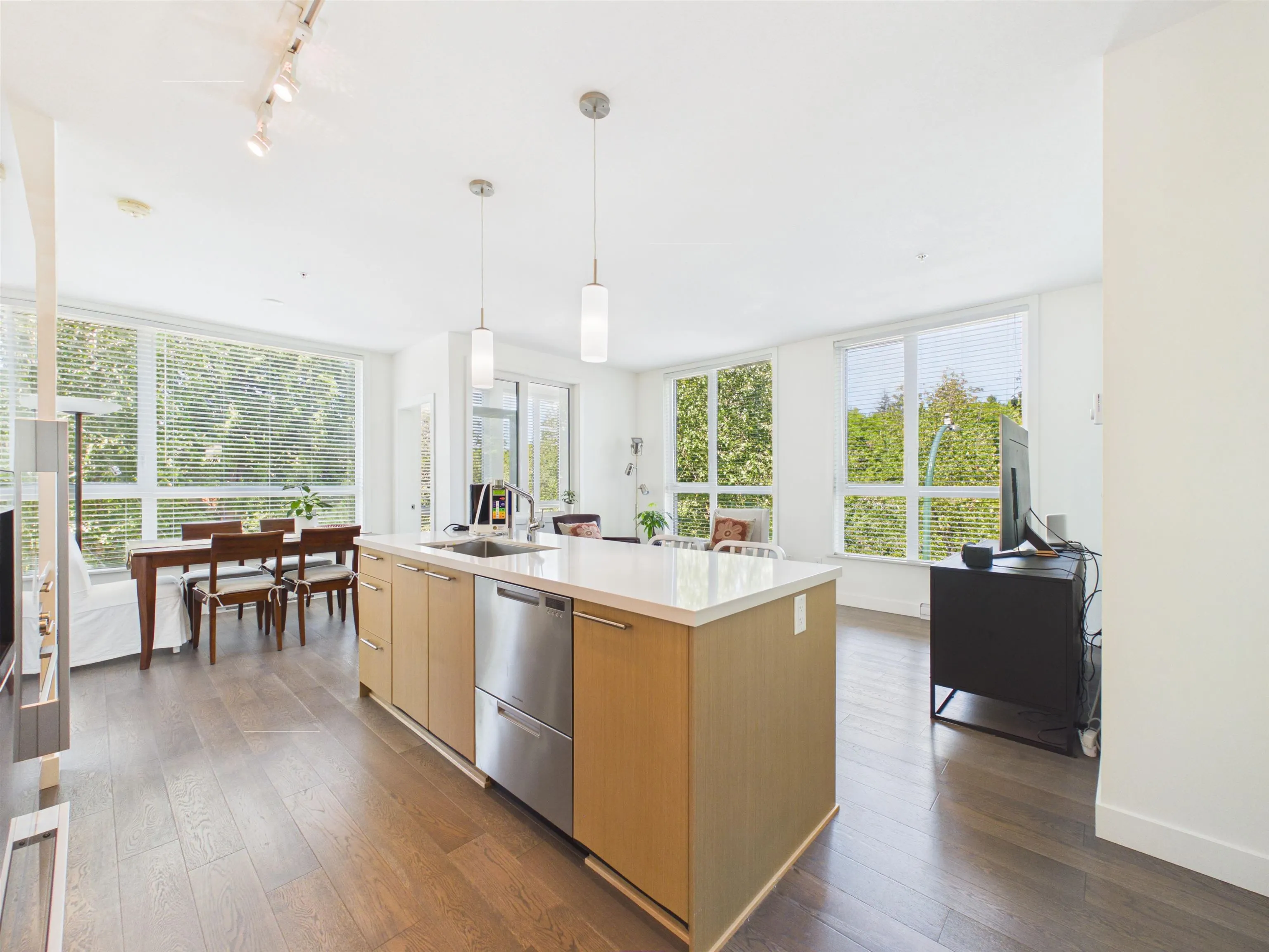 5325 West Boulevard #202