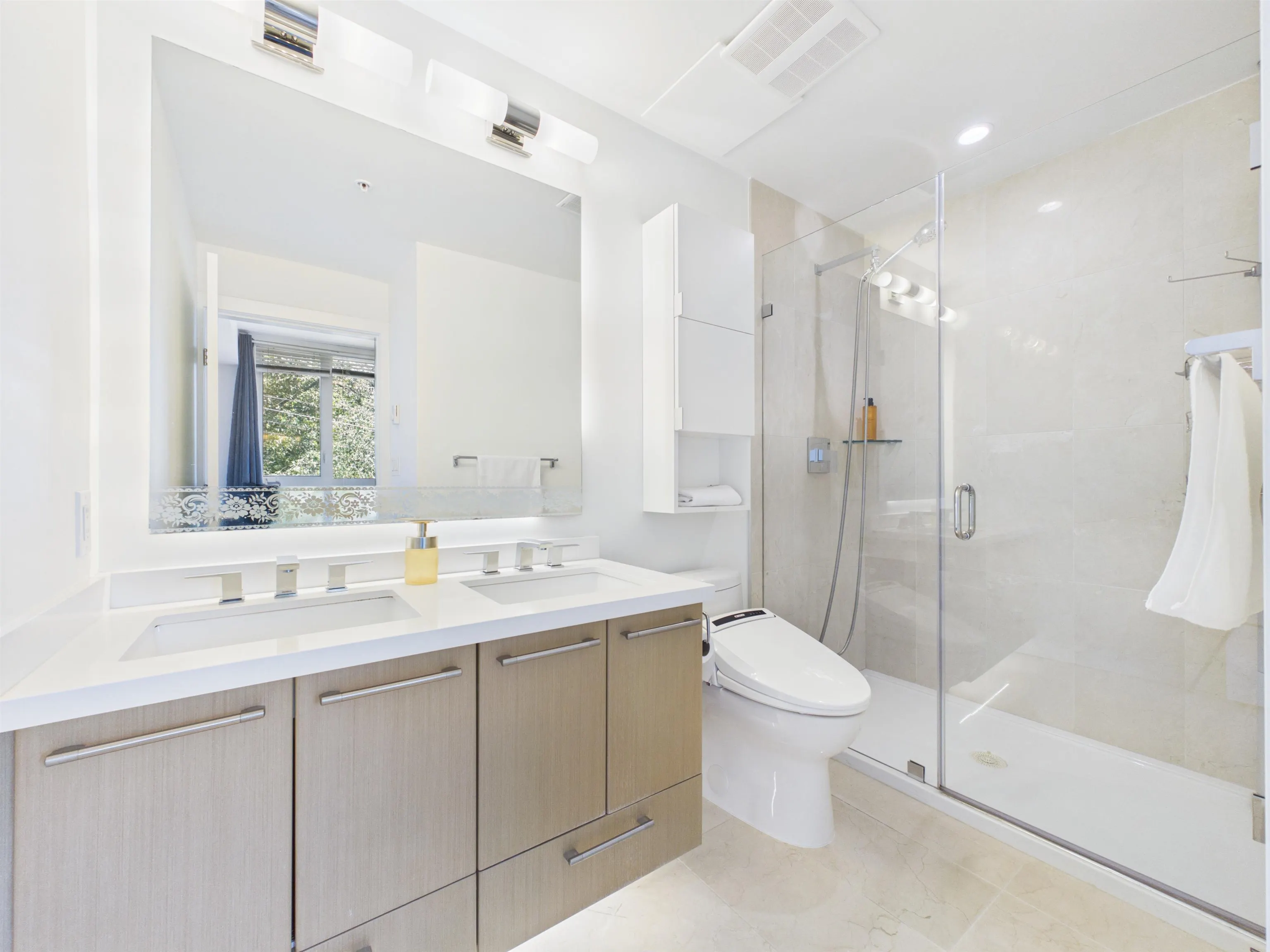 5325 West Boulevard #202