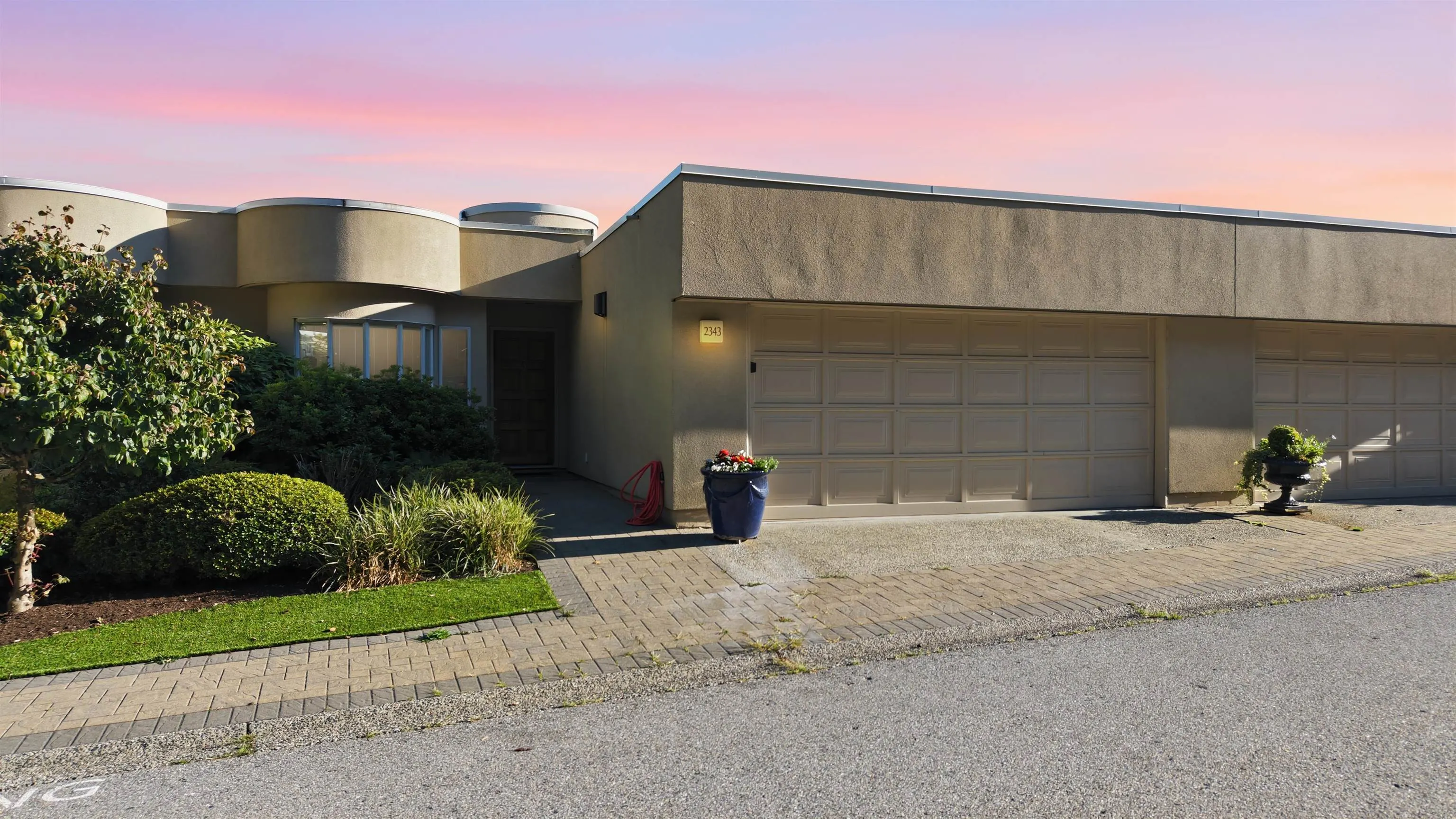 2343 Folkestone Way
