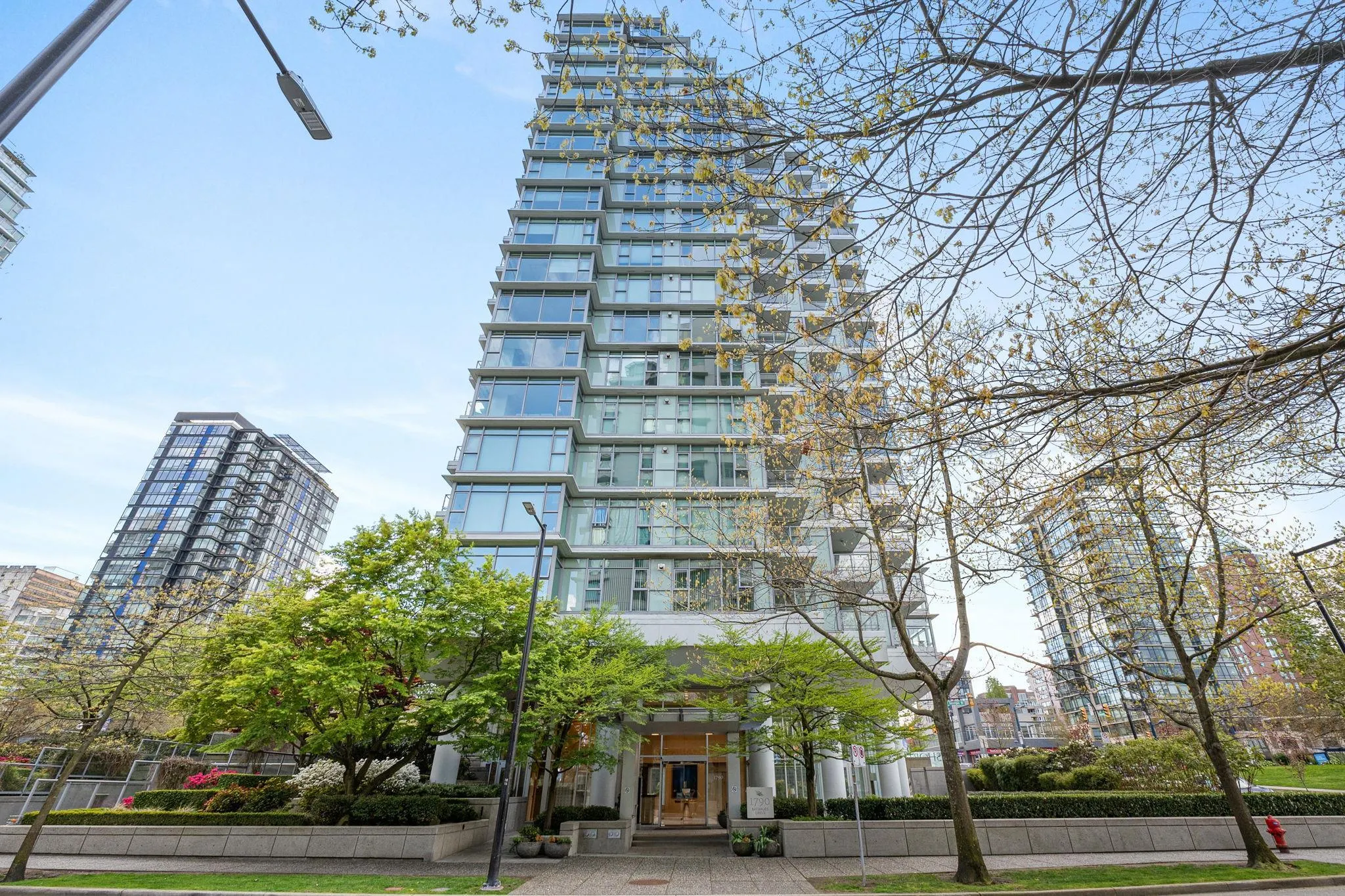 1790 Bayshore Drive #PH3