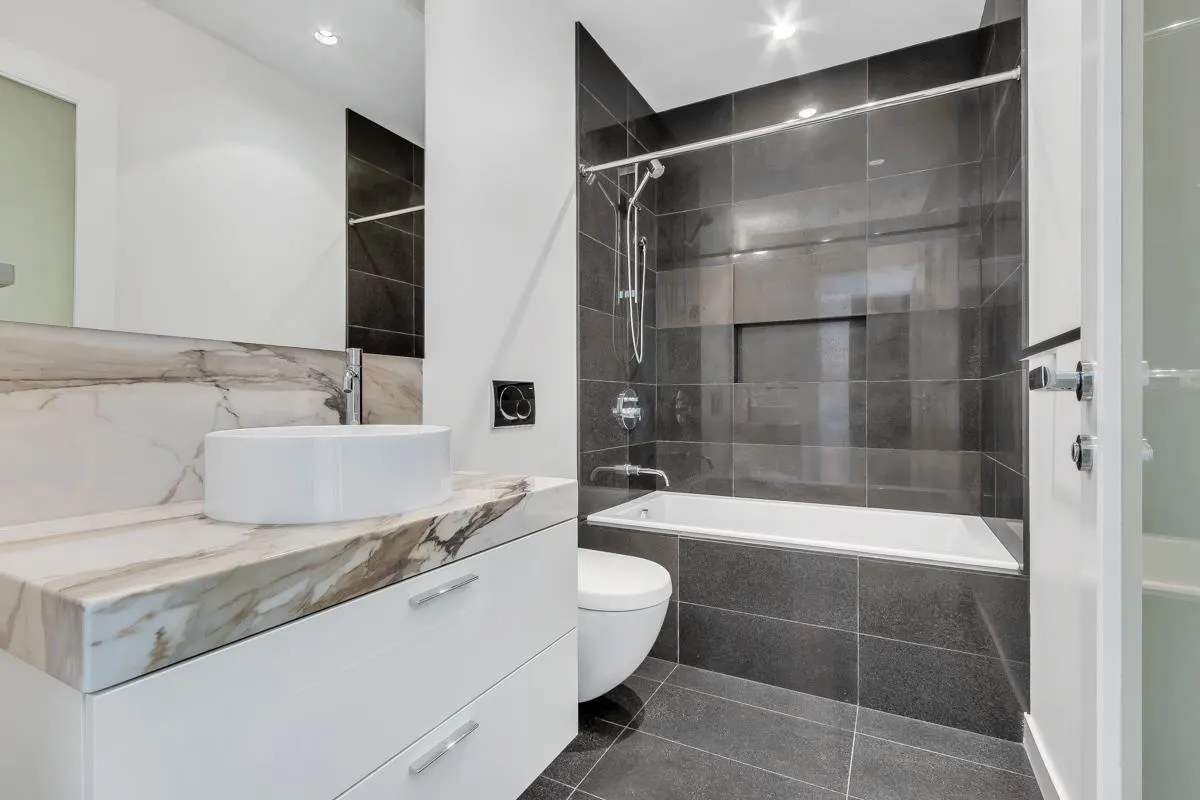 277 Thurlow Street #1701