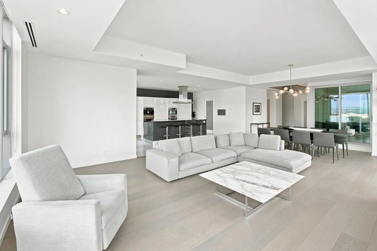 277 Thurlow Street #1701