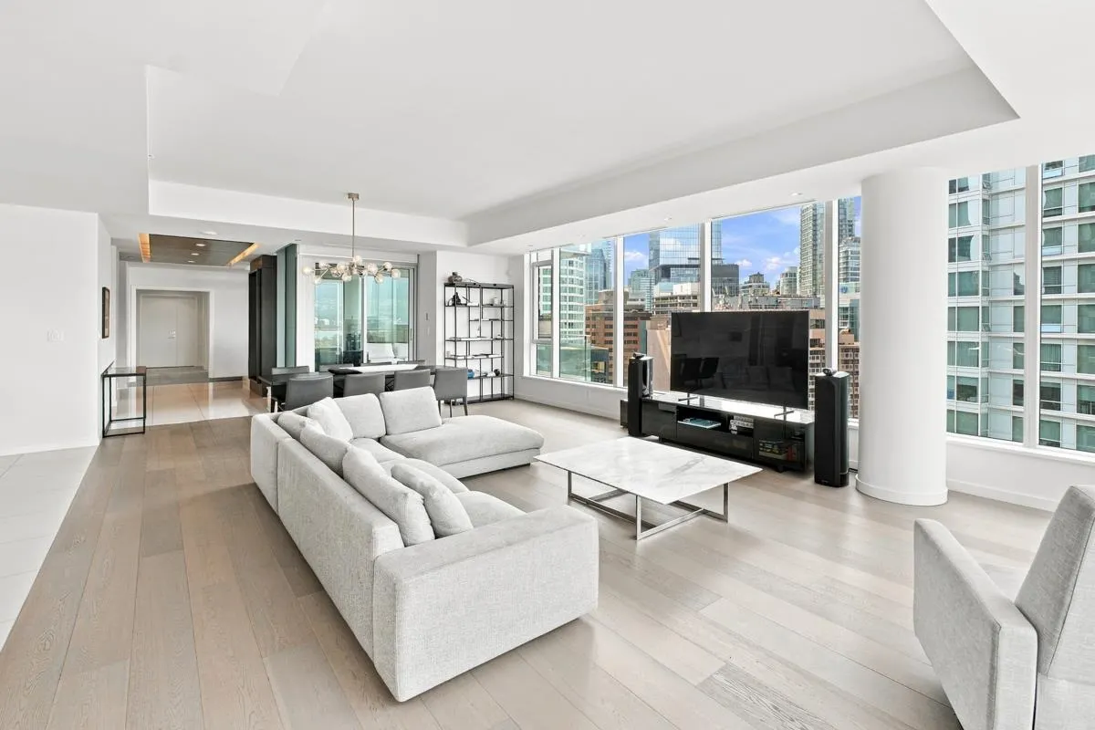 277 Thurlow Street #1701