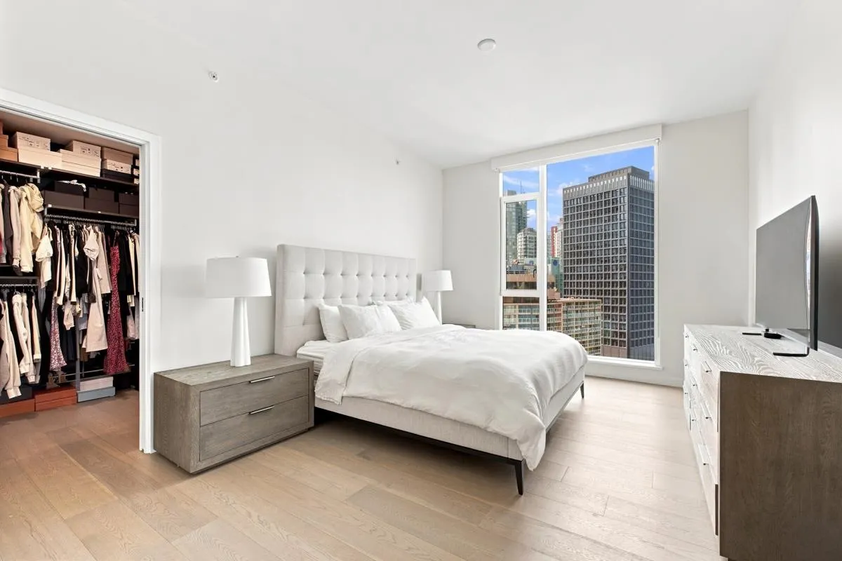 277 Thurlow Street #1701