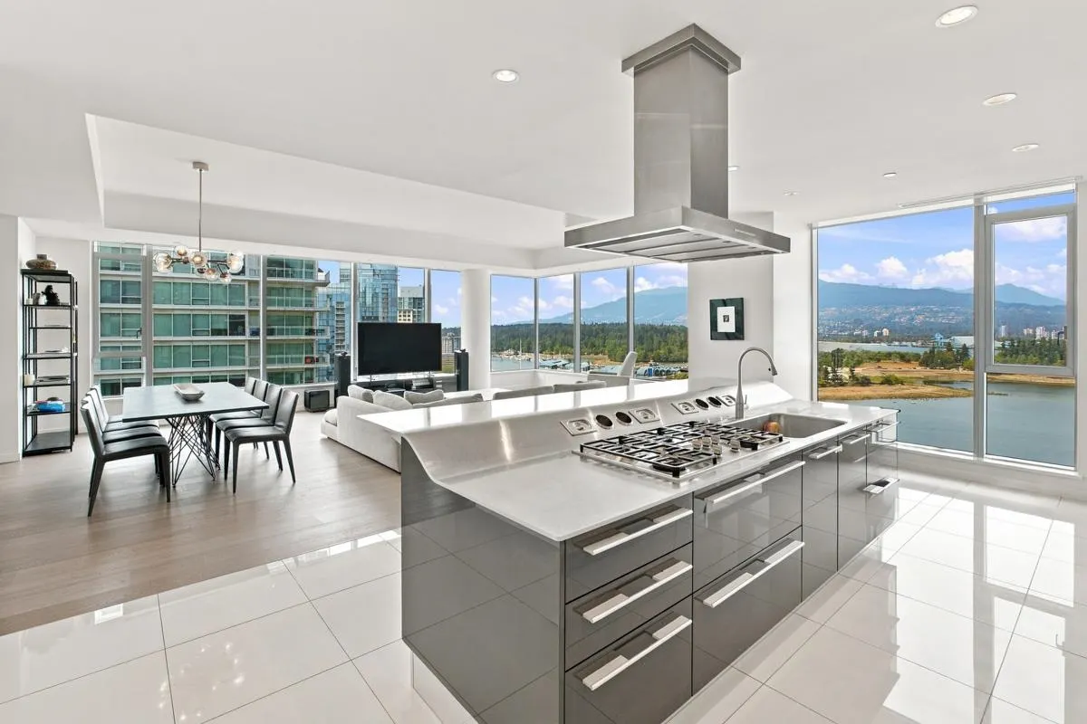 277 Thurlow Street #1701