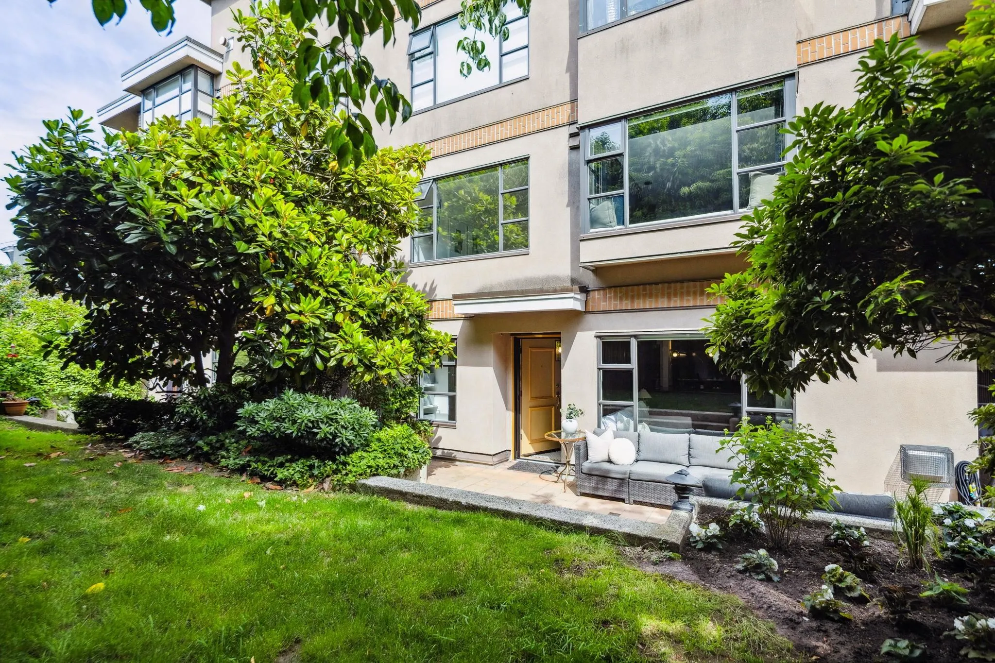 2119 Yew Street #104