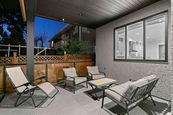 338 Mundy Street