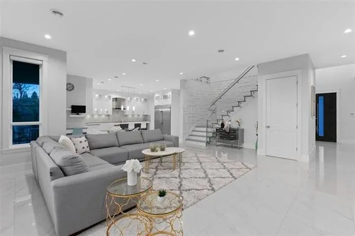 338 Mundy Street