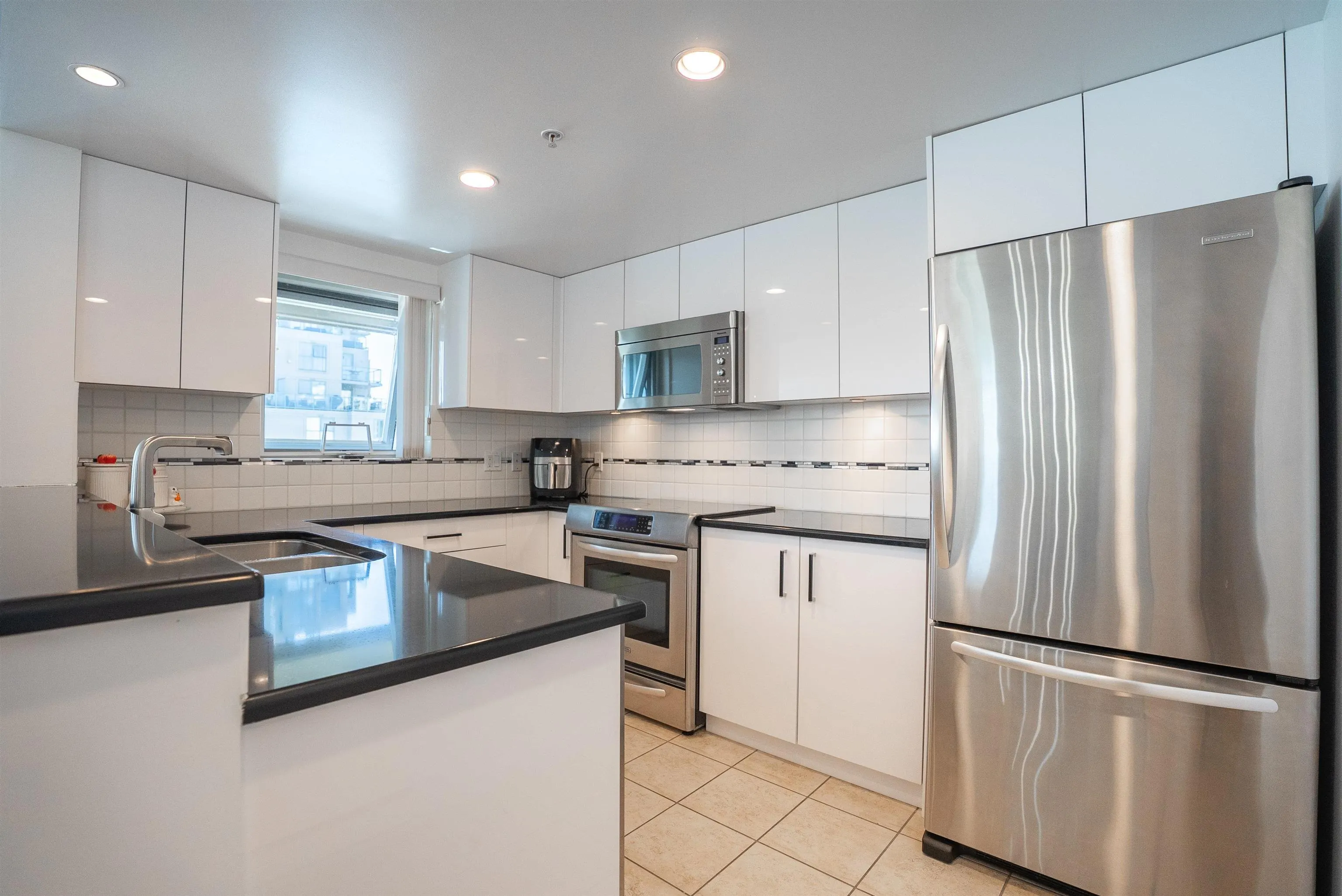 235 Guildford Way #1403