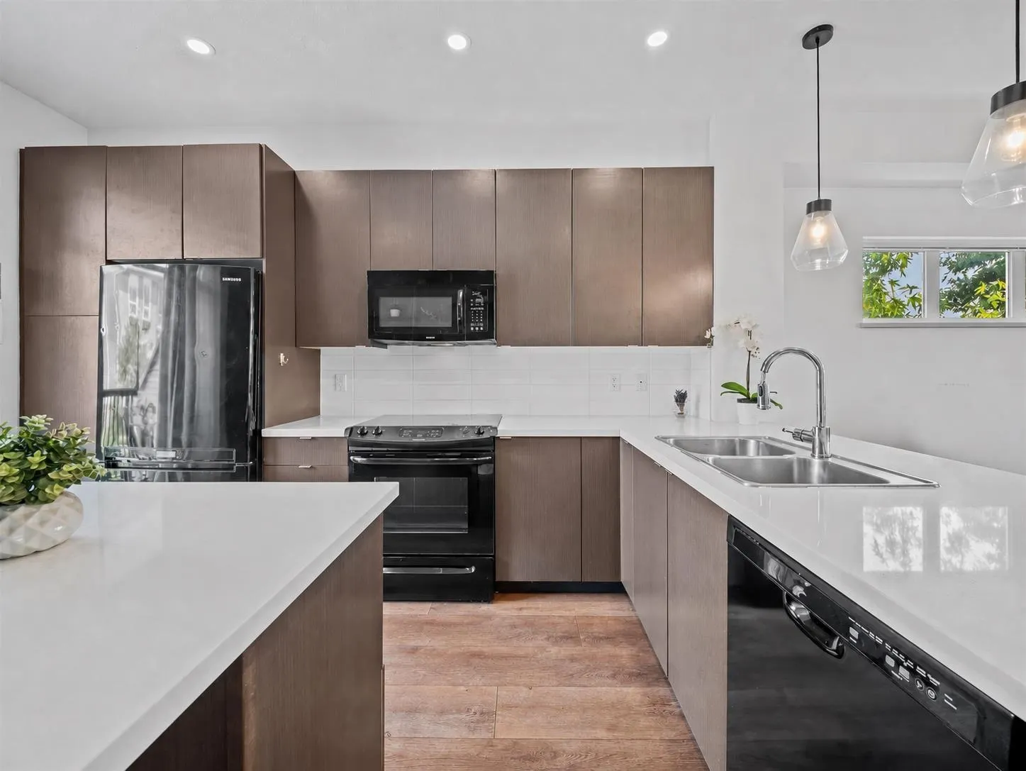 19505 68a Avenue #128
