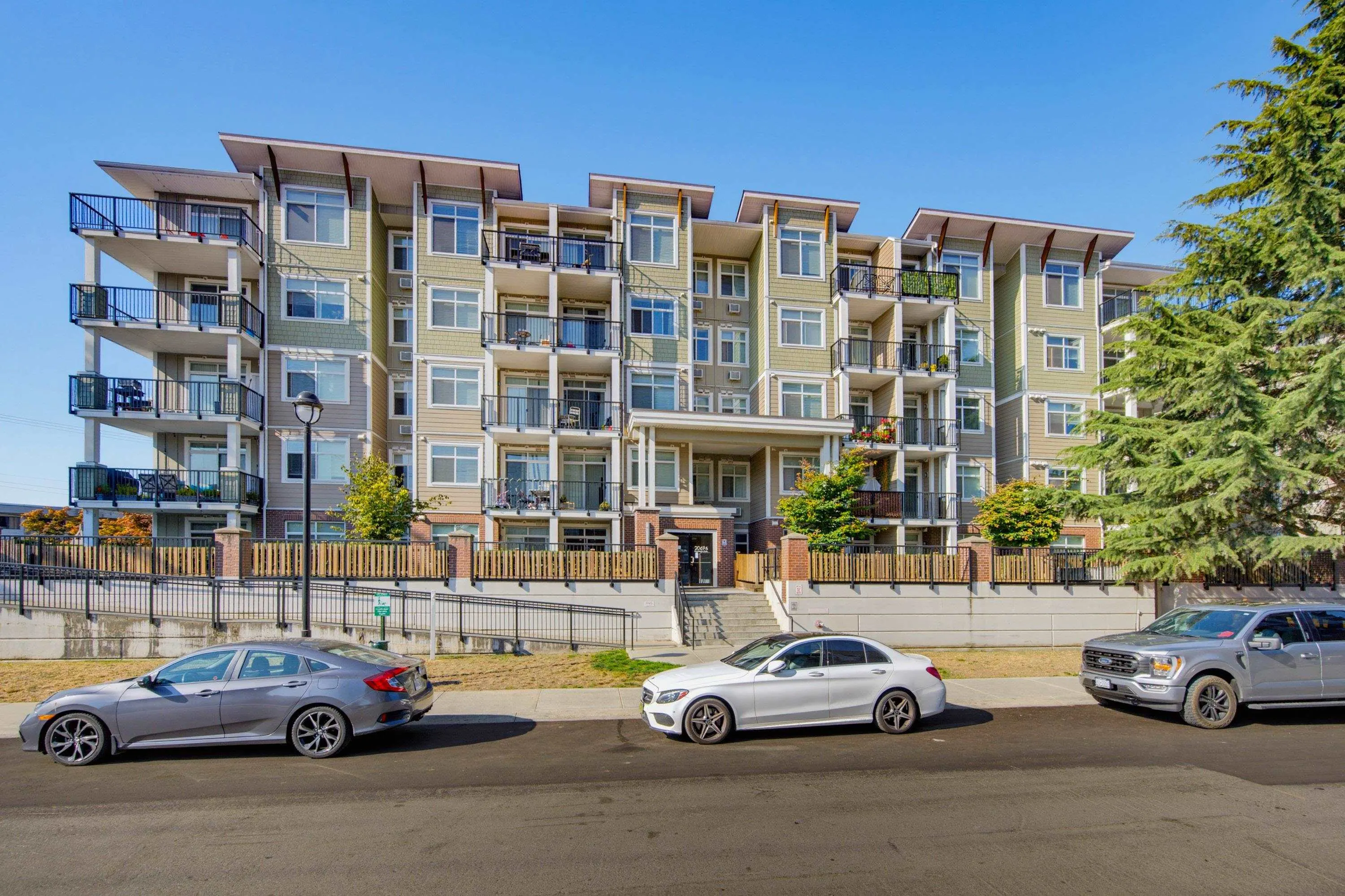 20696 Eastleigh Crescent #214