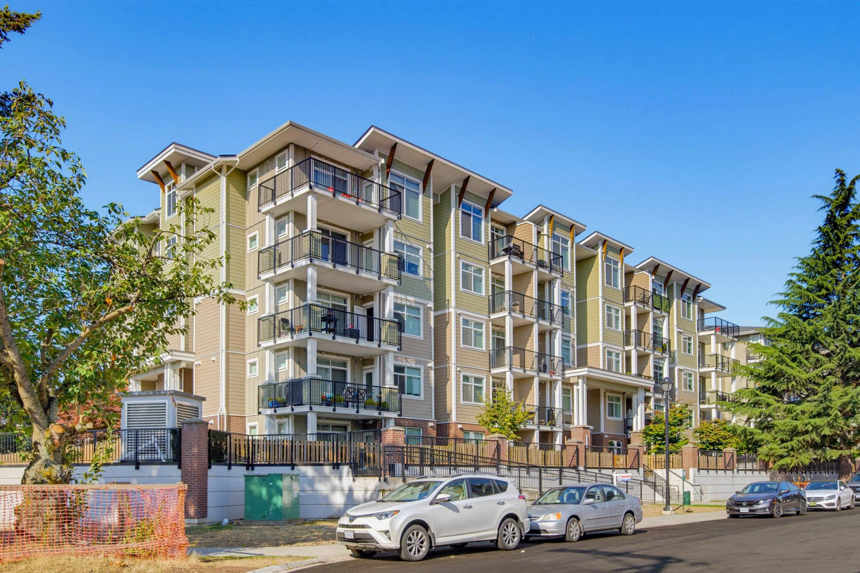 20696 Eastleigh Crescent #214
