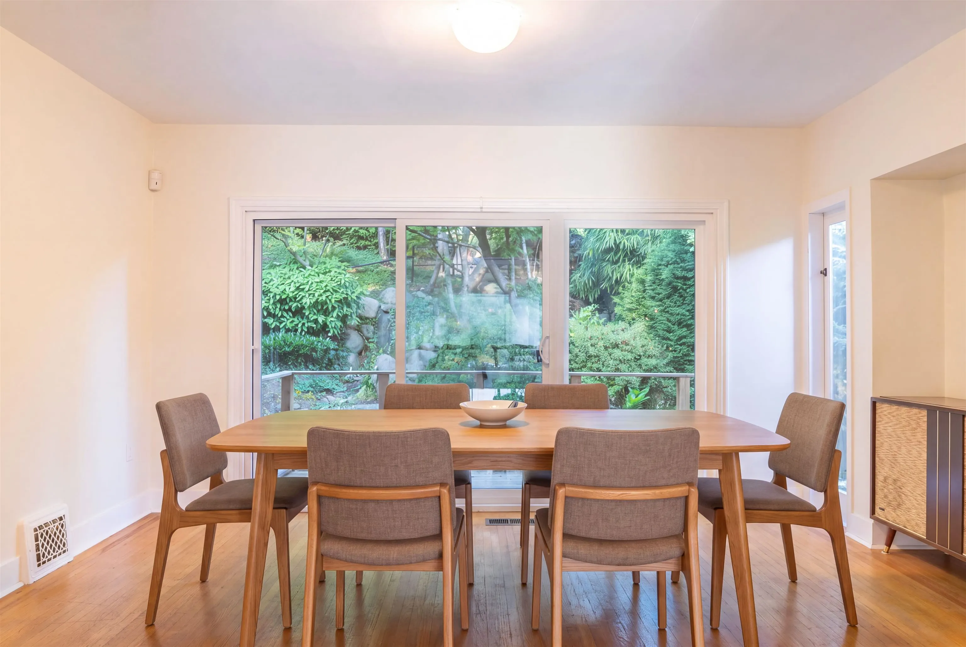 4390 Locarno Crescent