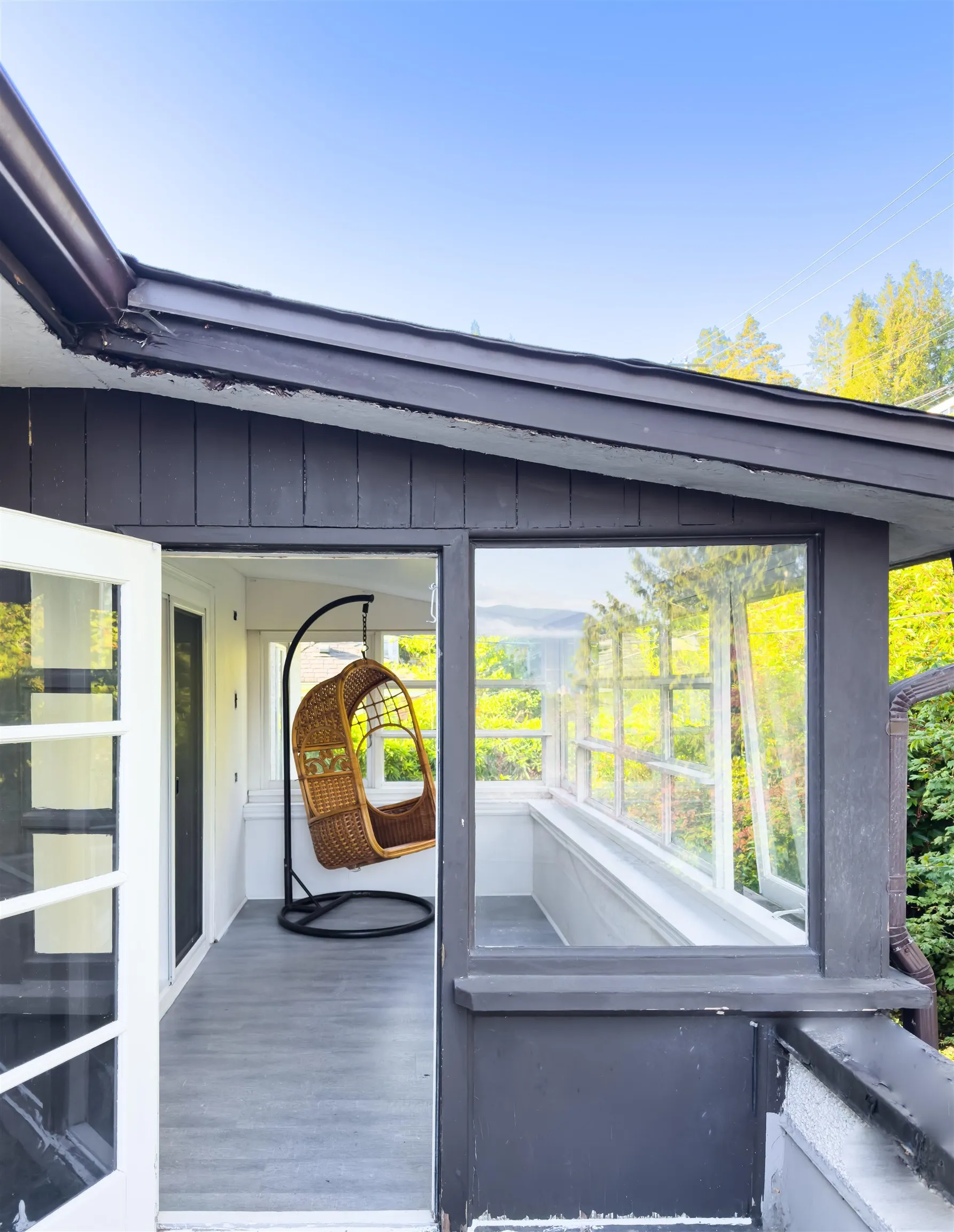 4390 Locarno Crescent