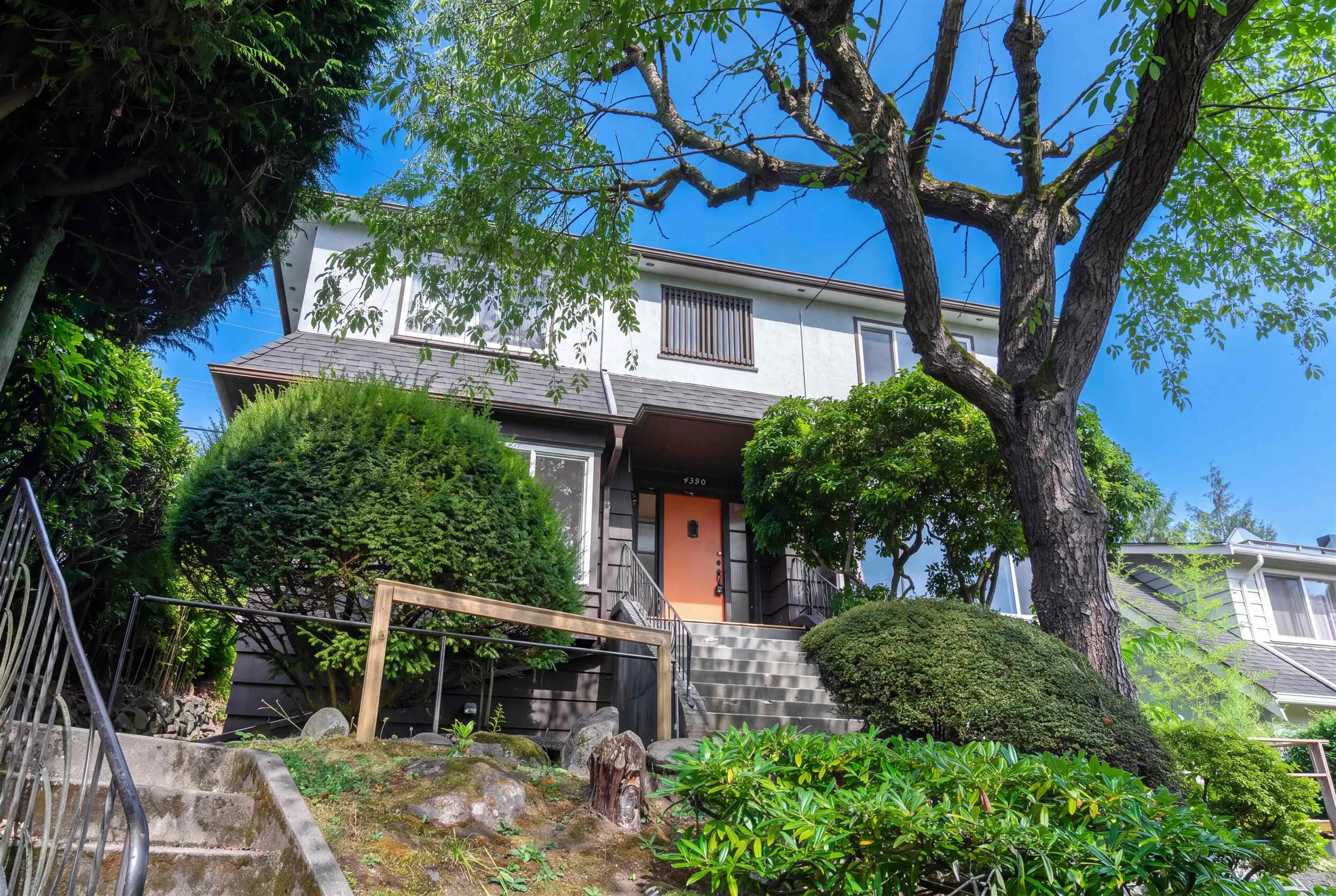 4390 Locarno Crescent