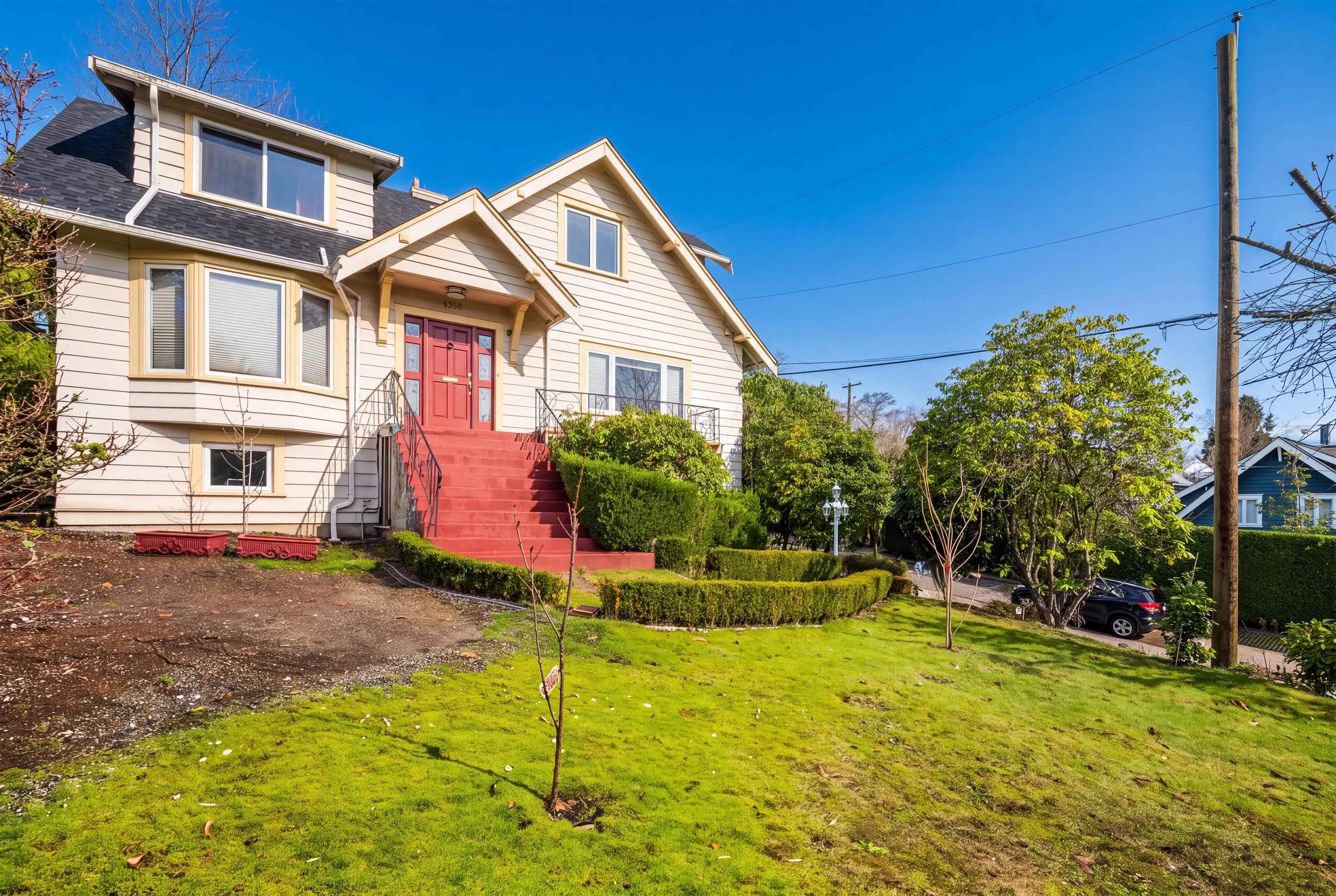 4396 Locarno Crescent