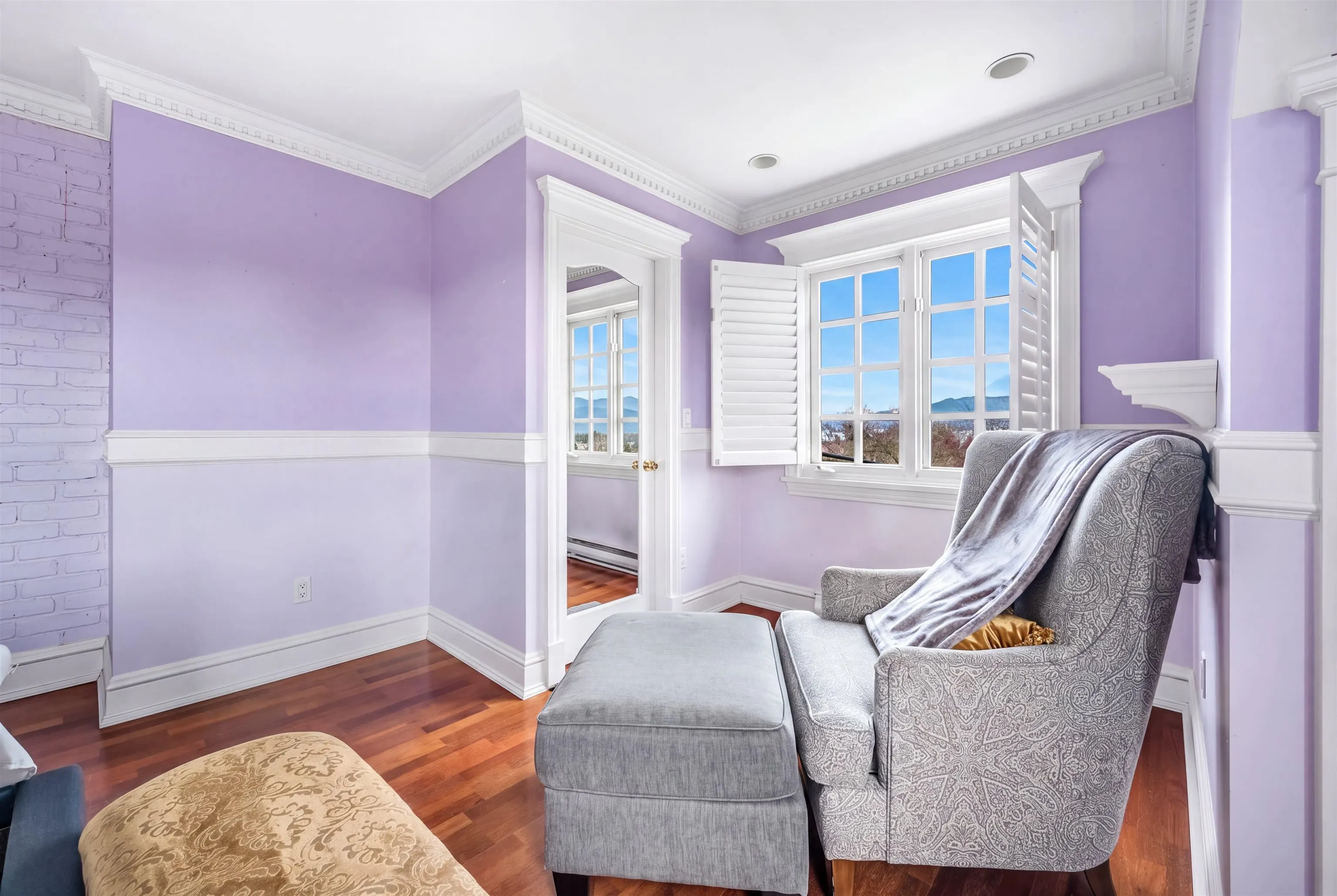 4396 Locarno Crescent