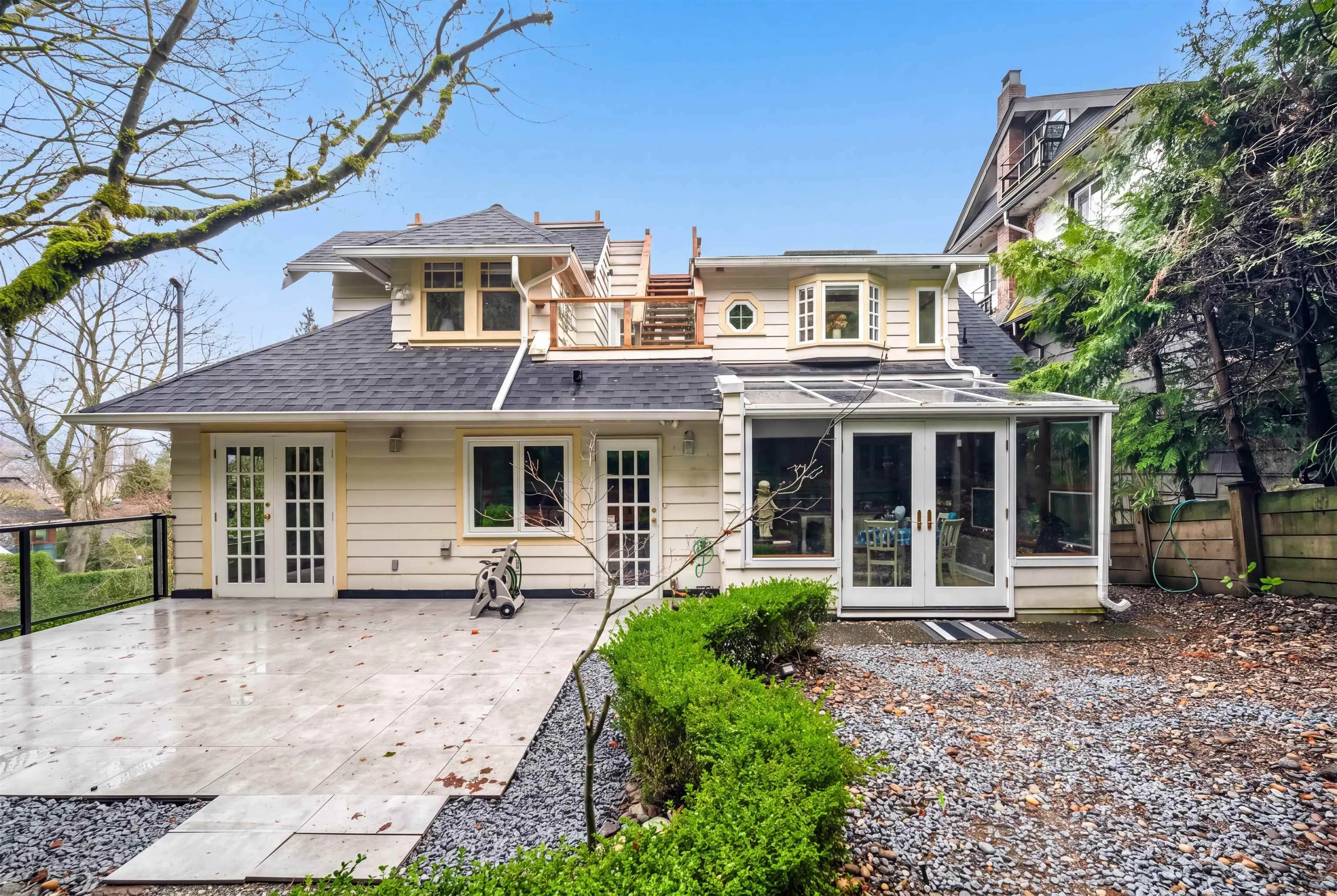 4396 Locarno Crescent
