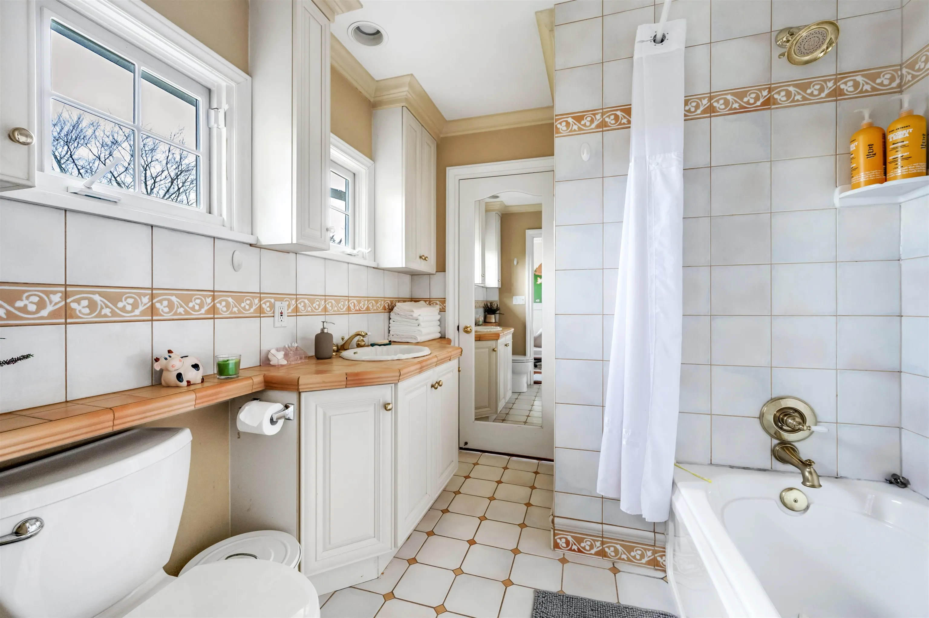 4396 Locarno Crescent