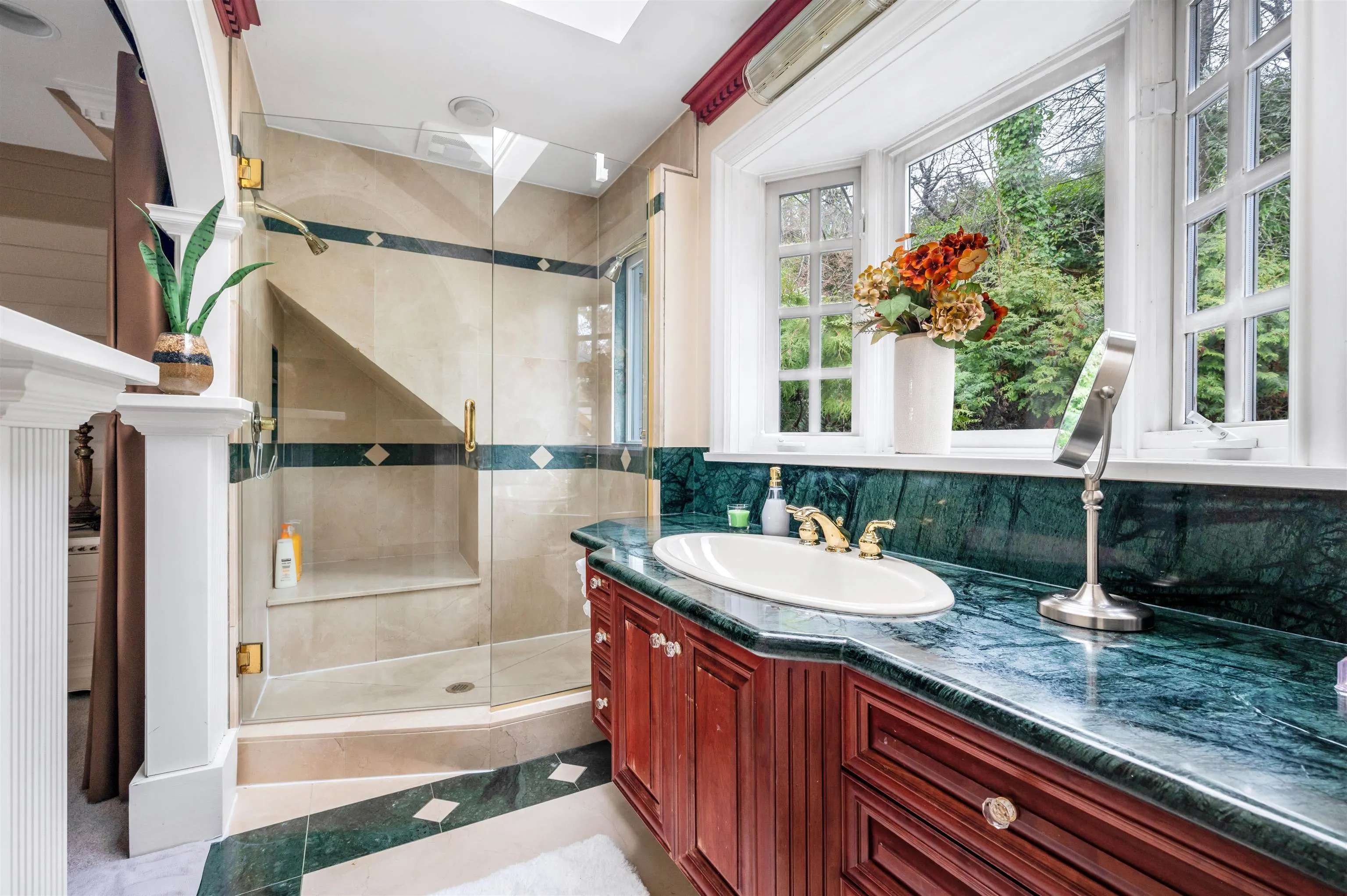 4396 Locarno Crescent