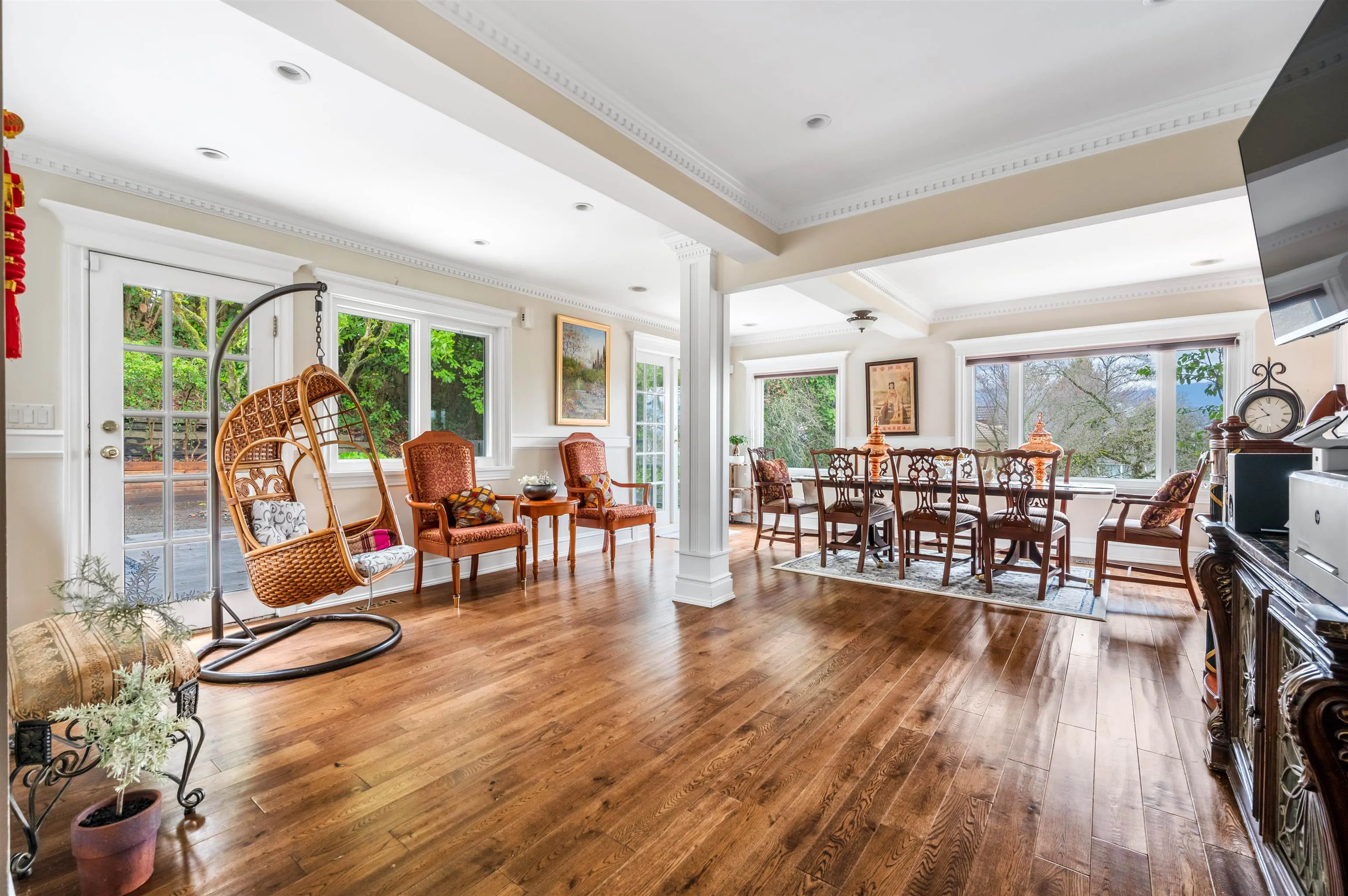 4396 Locarno Crescent