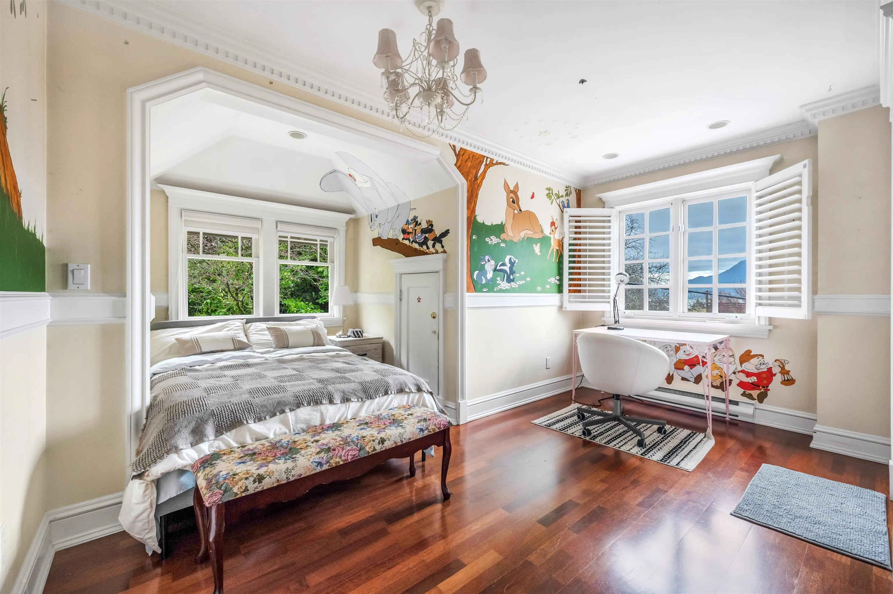 4396 Locarno Crescent