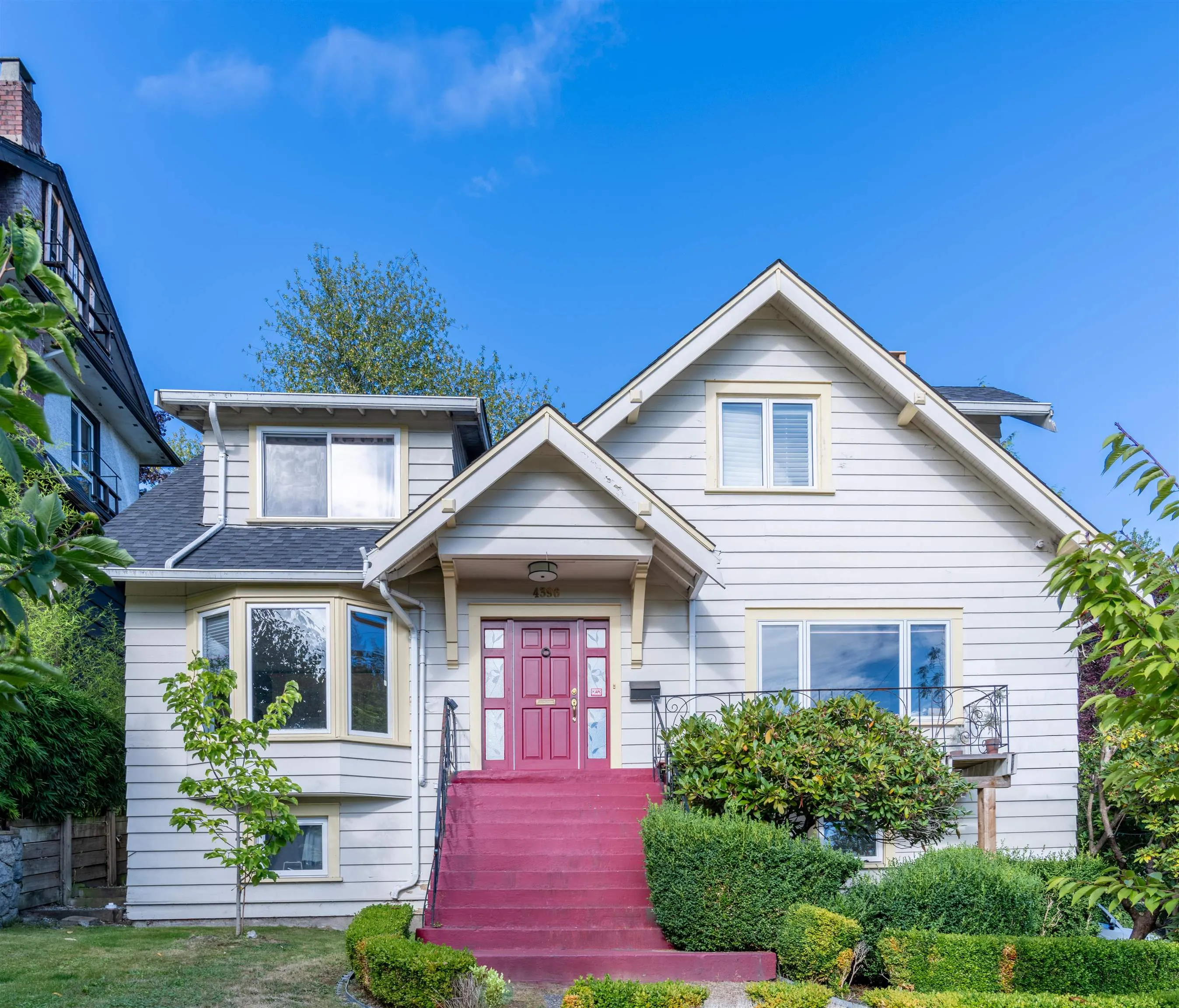 4396 Locarno Crescent