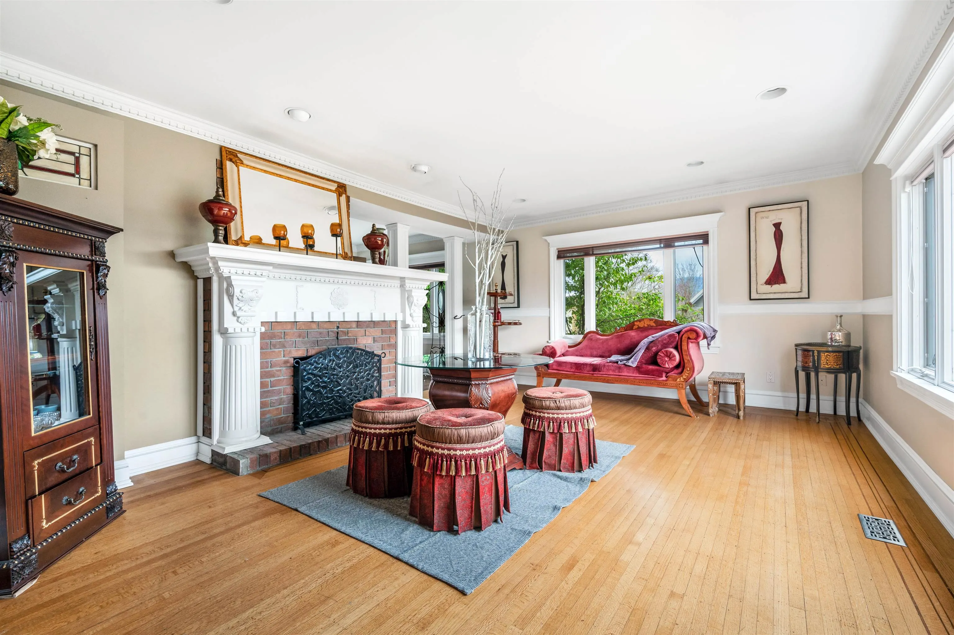 4396 Locarno Crescent