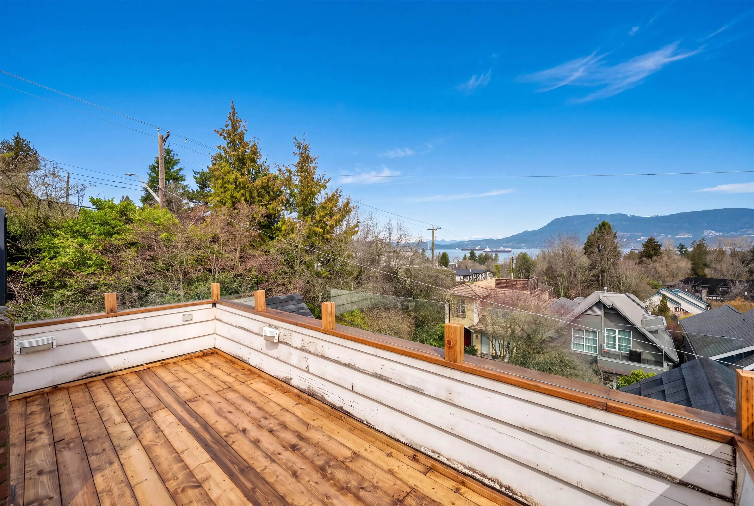 4396 Locarno Crescent