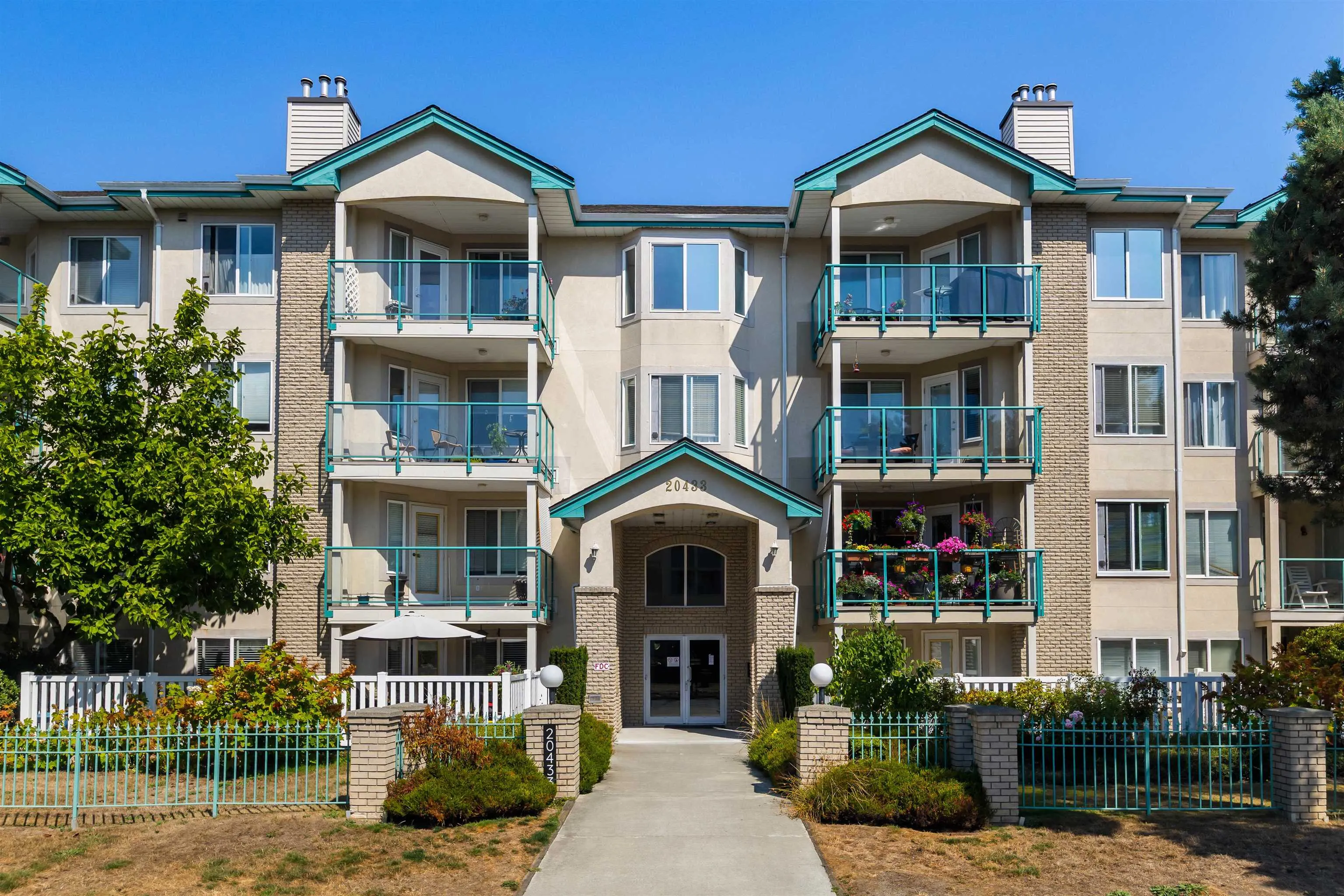 20433 53 Avenue #206