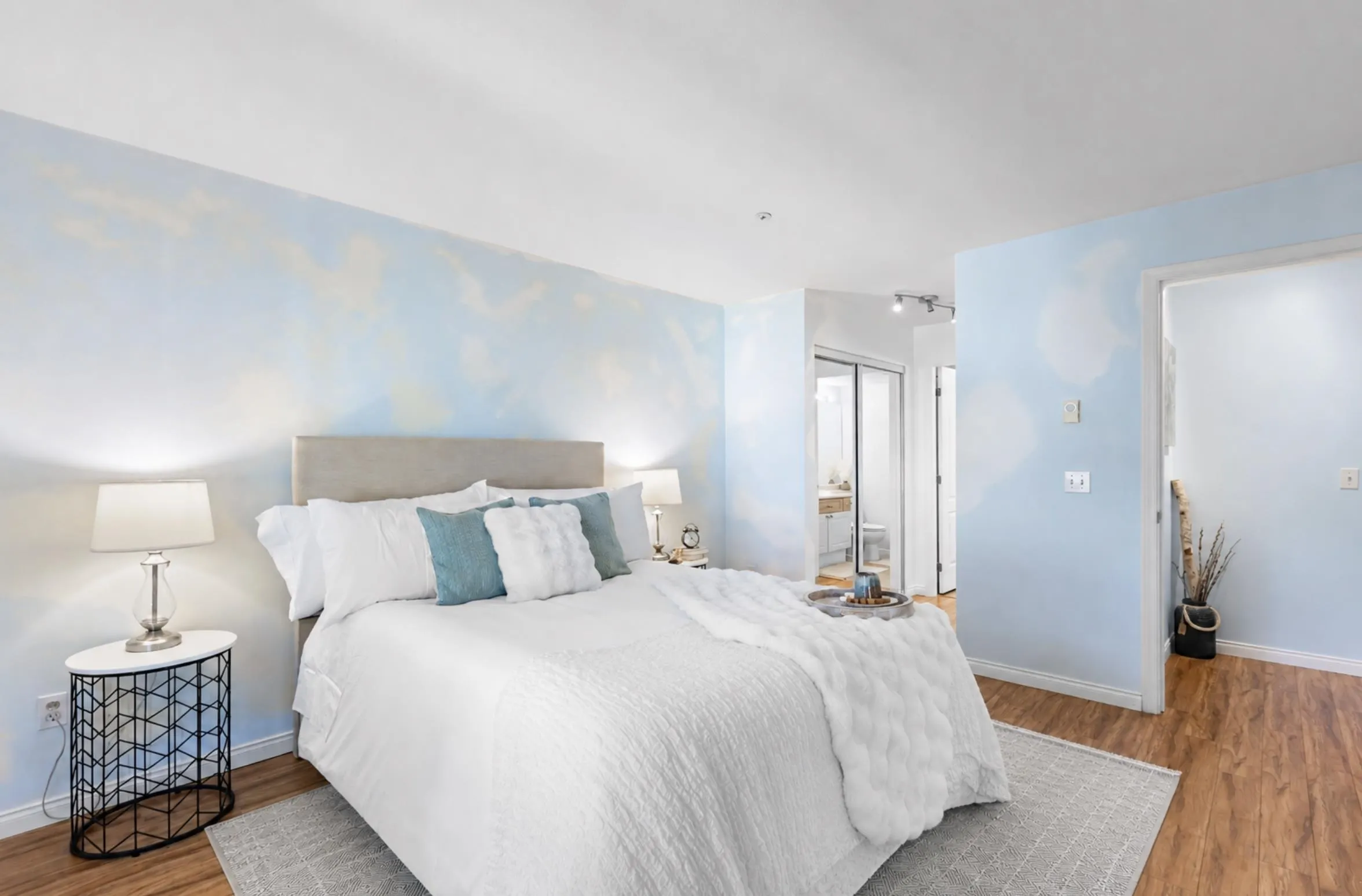 20433 53 Avenue #206